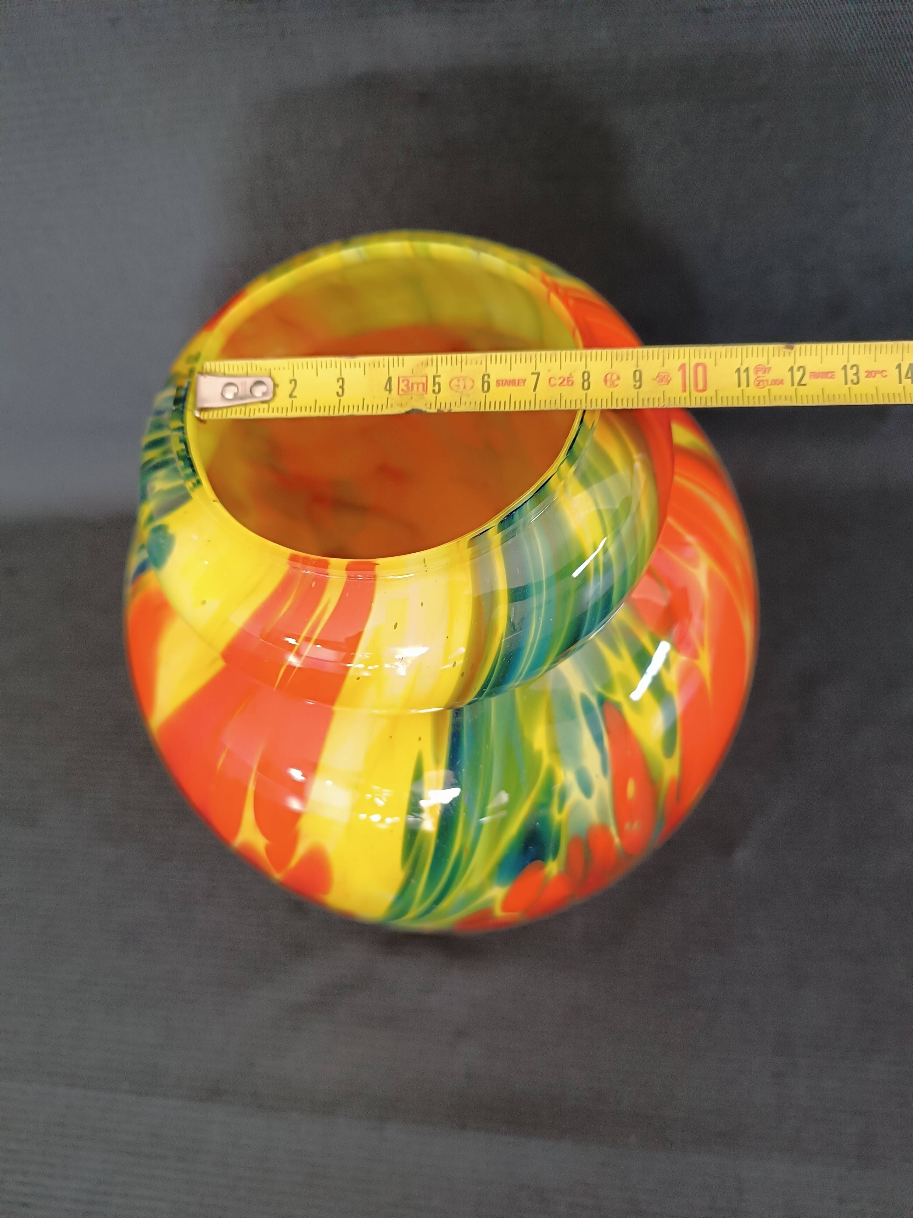 Vase art déco en verre multicouches.