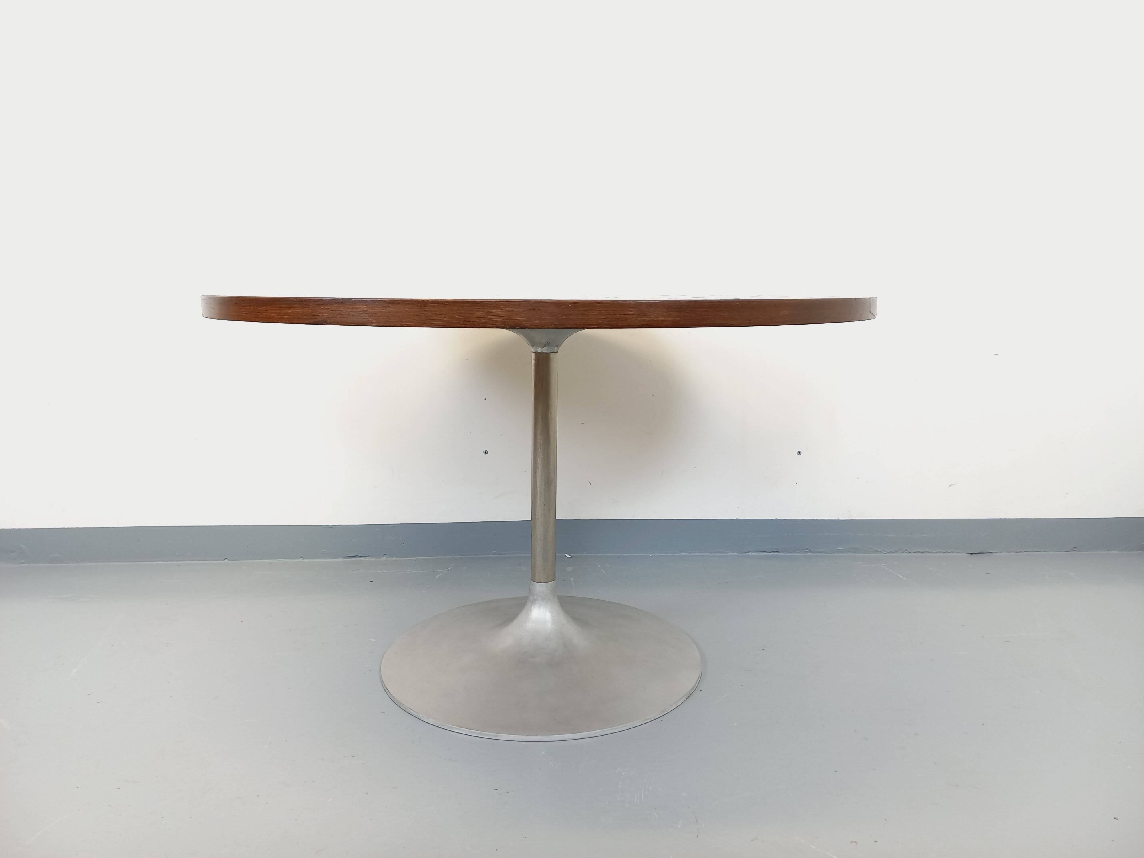 Vintage round tulip dining table by Dieter Wackerlin