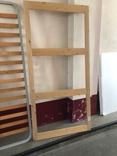 Interior's single solid wood bed, english style