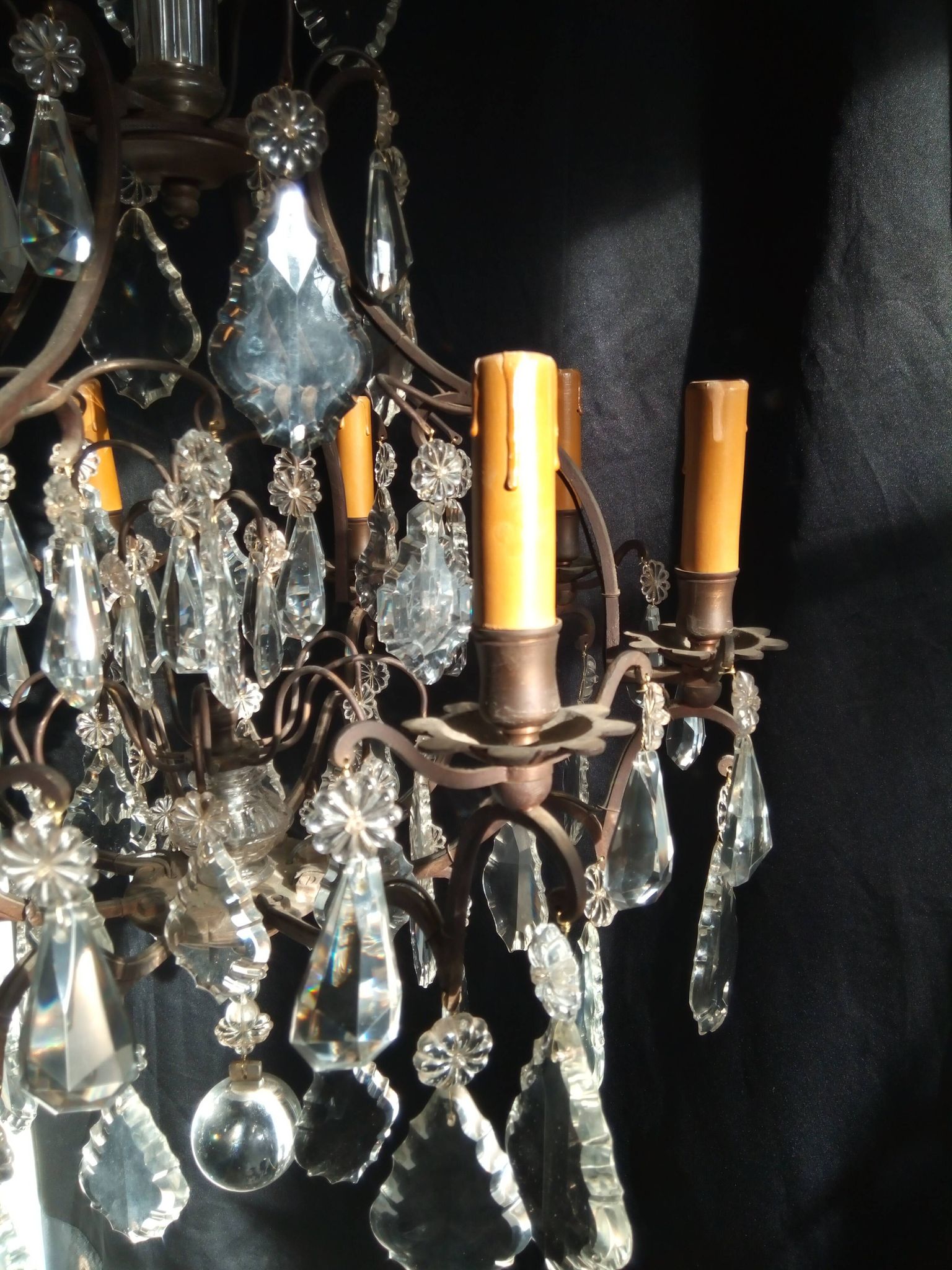 Old chandelier with tassels, bronze and crystal, 8 lights. Louis XV style.