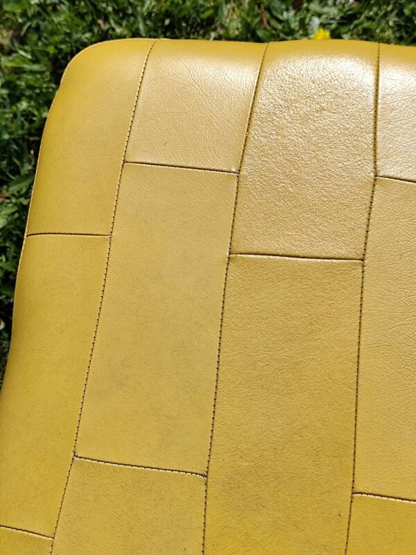 Pouf, tabouret en cuir synthétique cubique