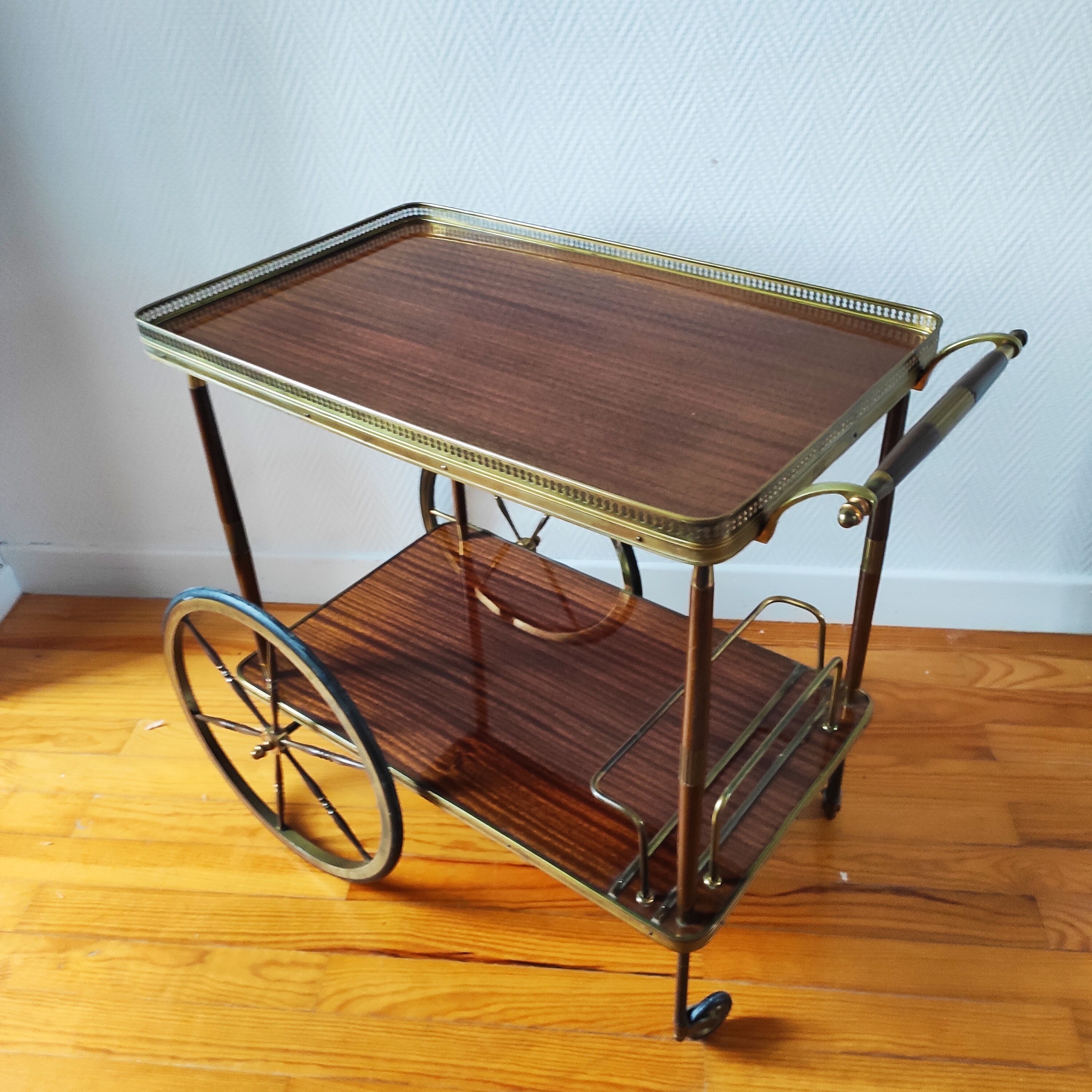 Rolling service or service trolley