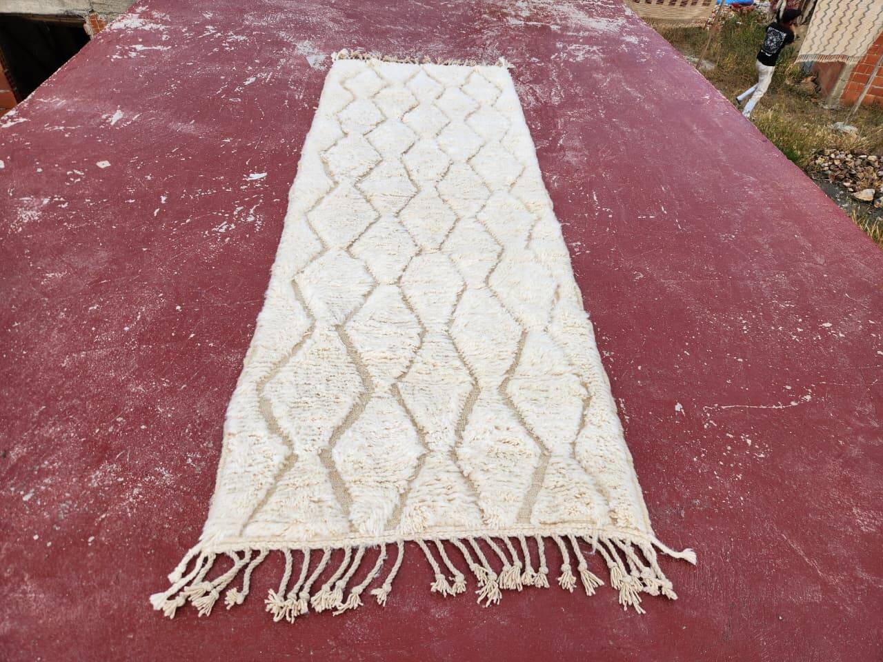 Vintage Beni Ouarain hallway rug in natural cream wool – 300 x 90 cm