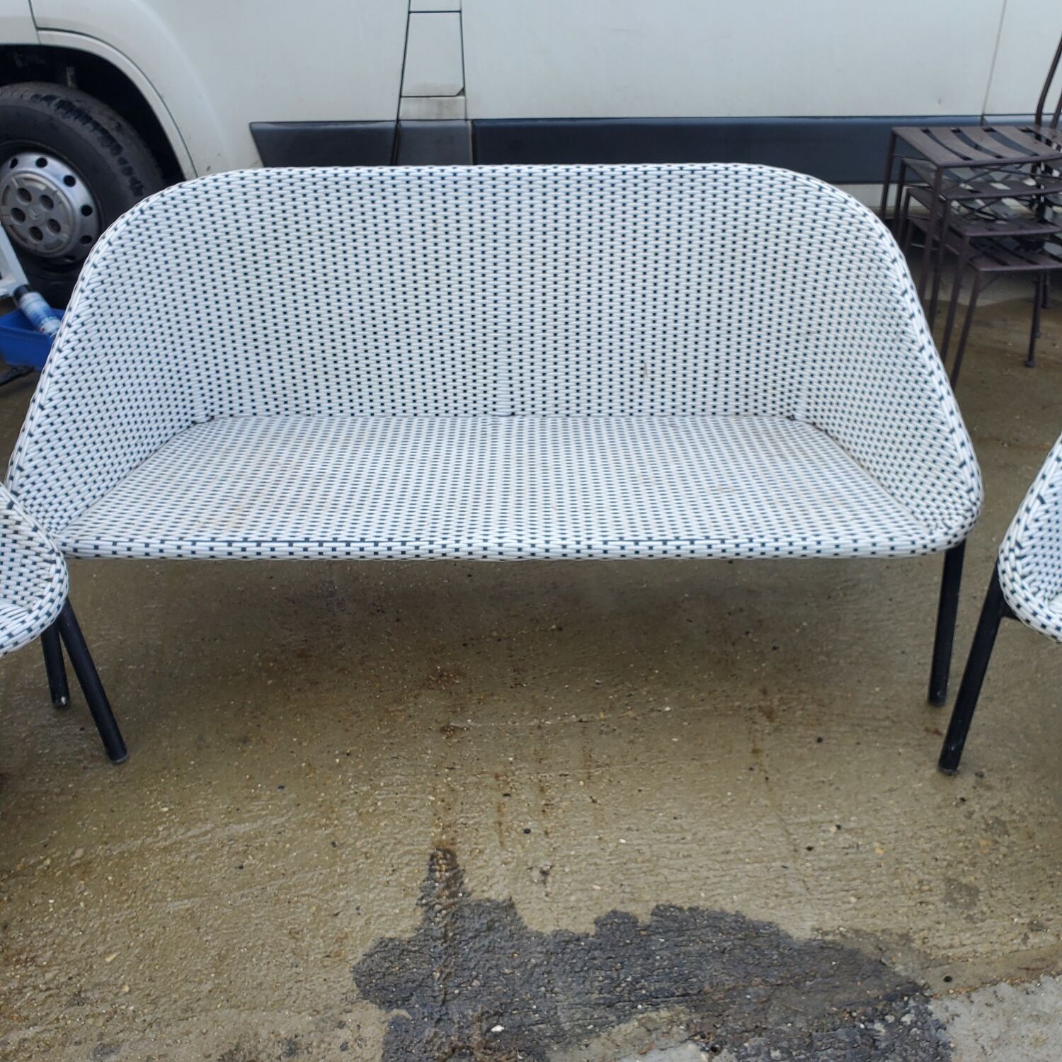 Black and white garden lounge