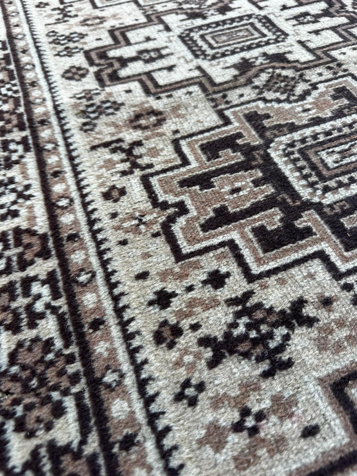 Oriental style rug 70cm x 170cm