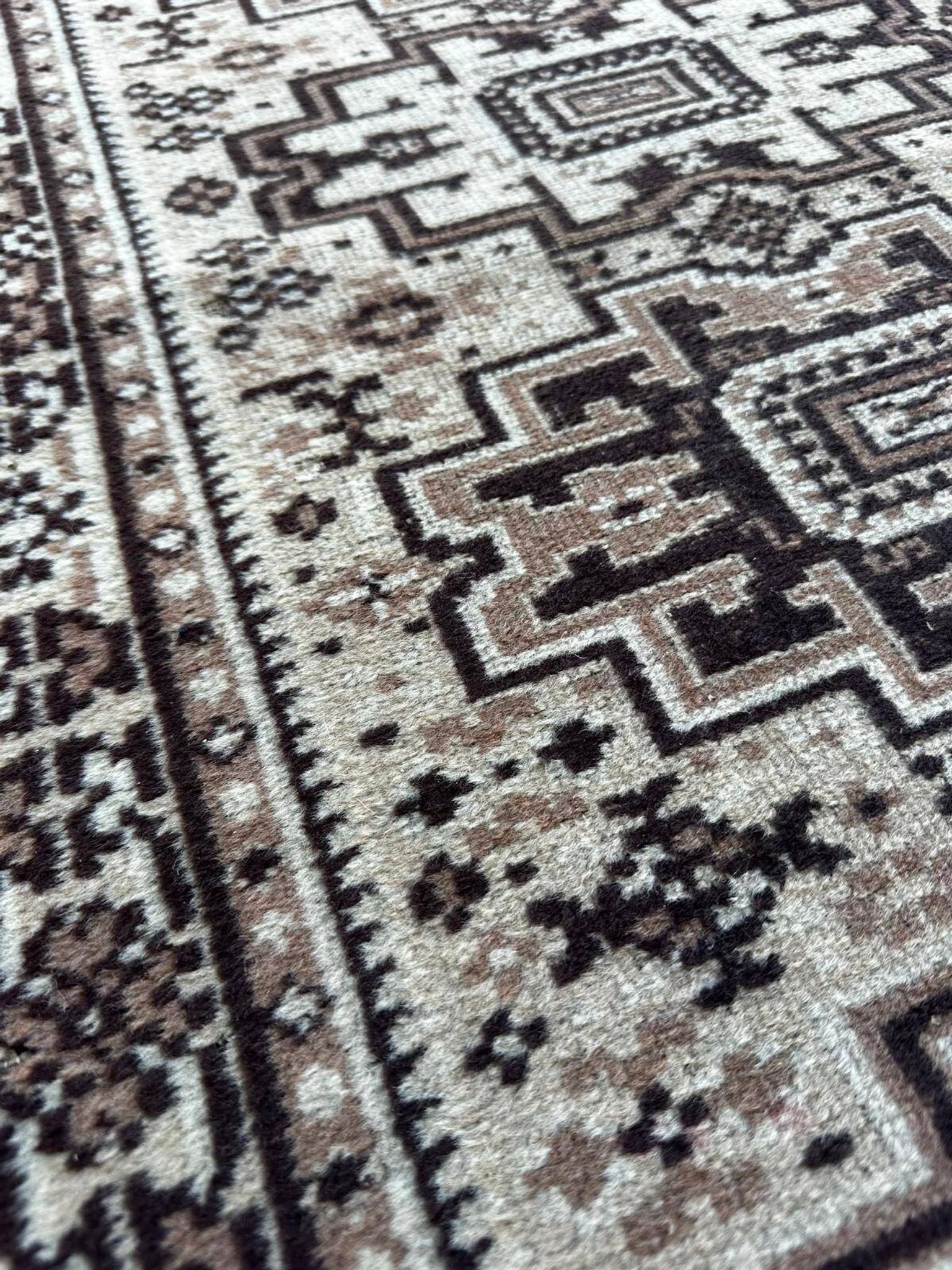 Oriental style rug 70cm x 170cm