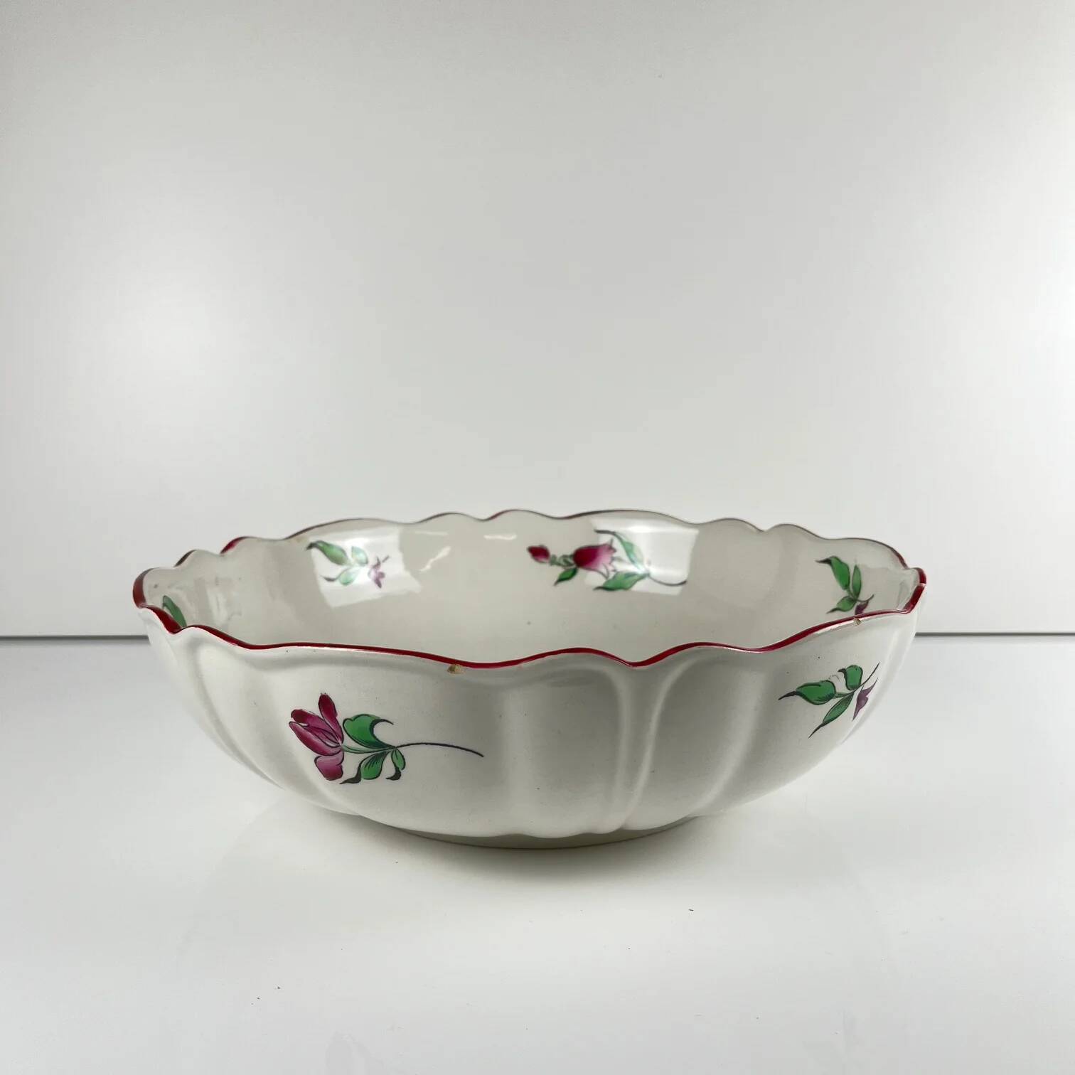 Fluted edge salad bowl model Réverbère by KG Lunéville