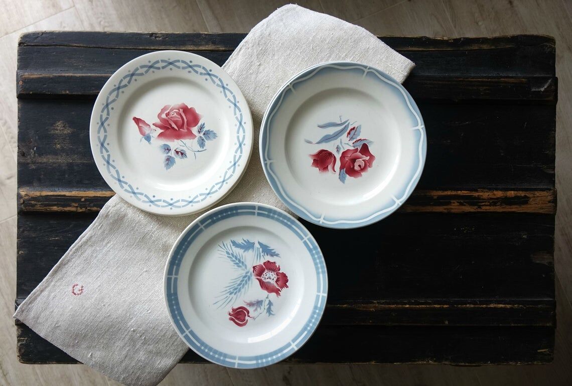 6 mismatched plates - pink and pastel blue - digoin