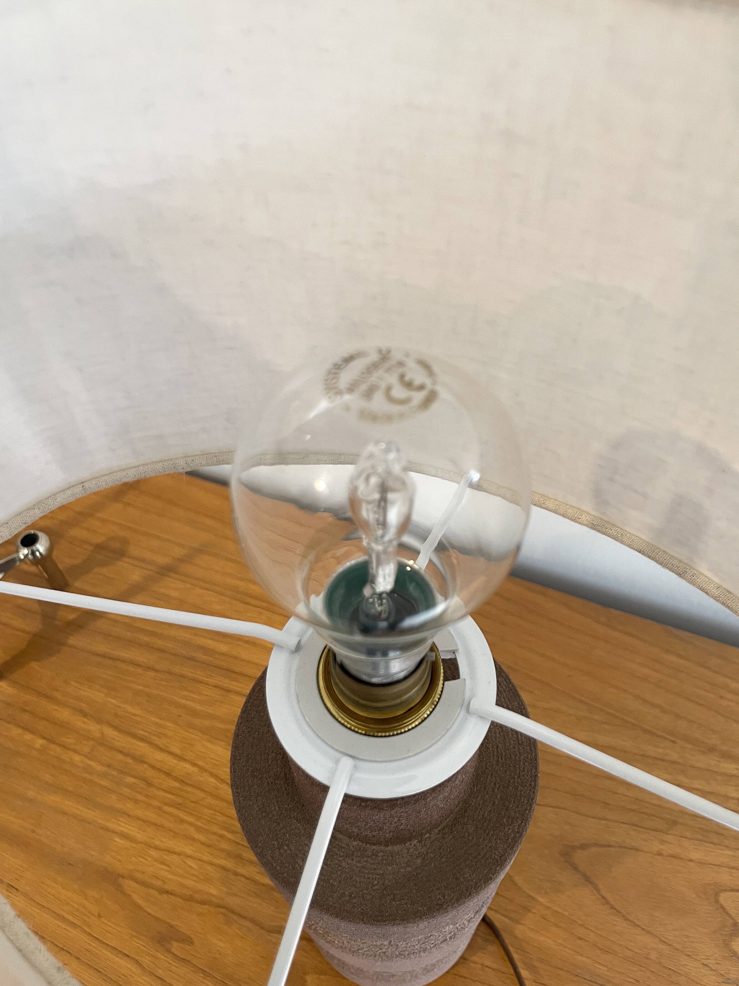 Lampe de table vintage en pierre sculptée grès