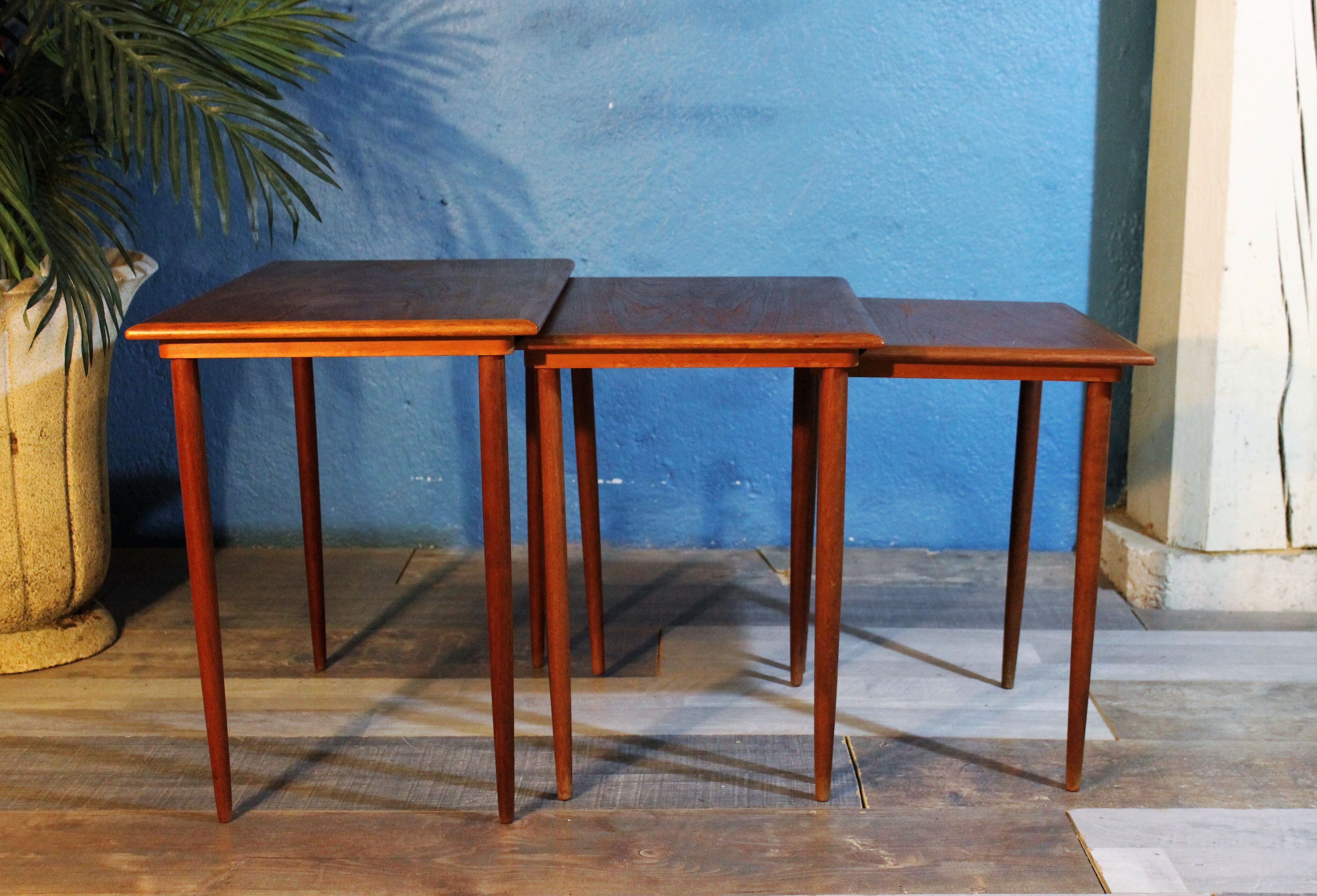 Pull out tables 1960