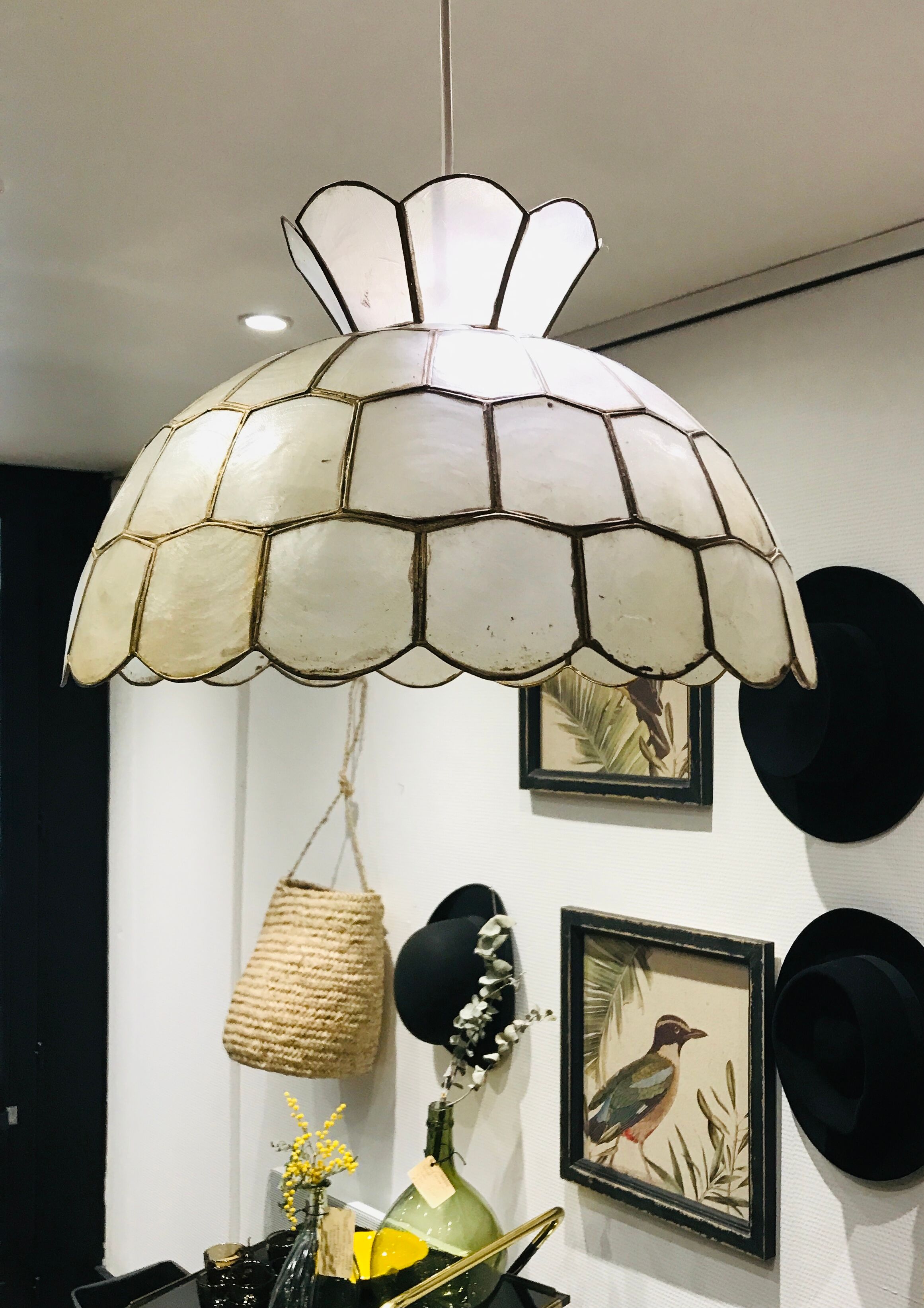 Suspension fleur nacre et laiton