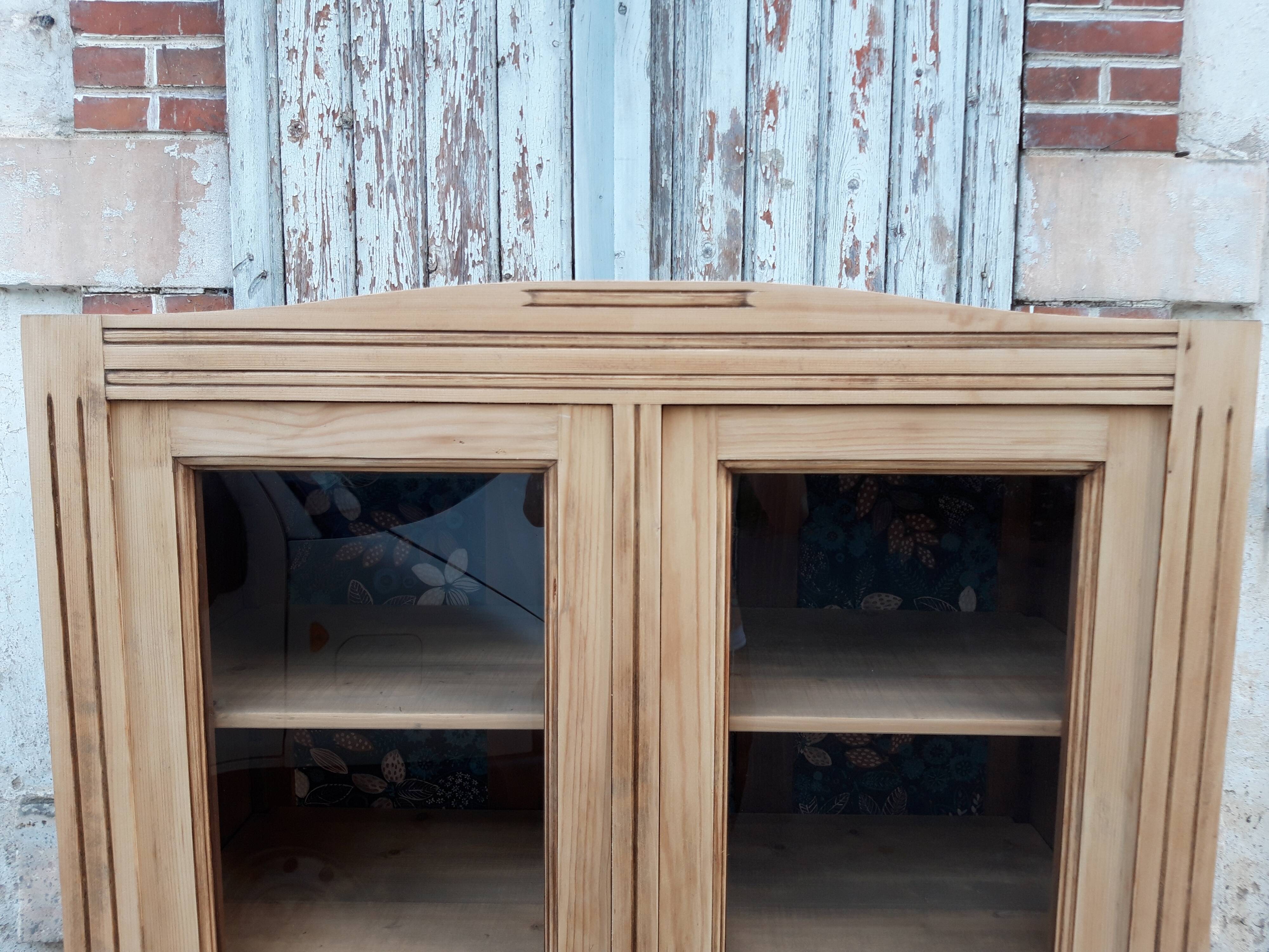 Parisian window cabinet raw year 30