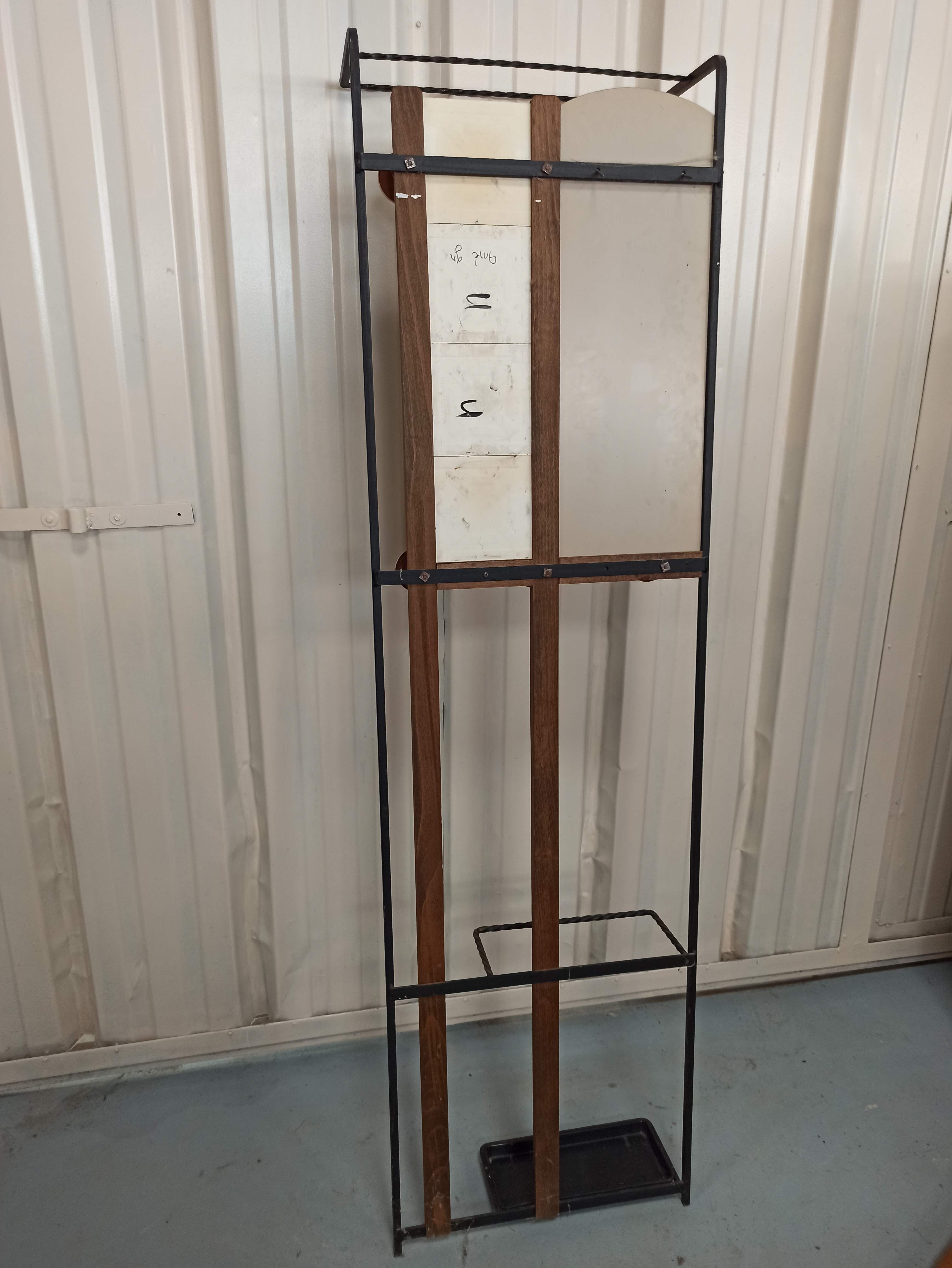 Cloakroom coat rack patère tiles Villeroy Boch mirror