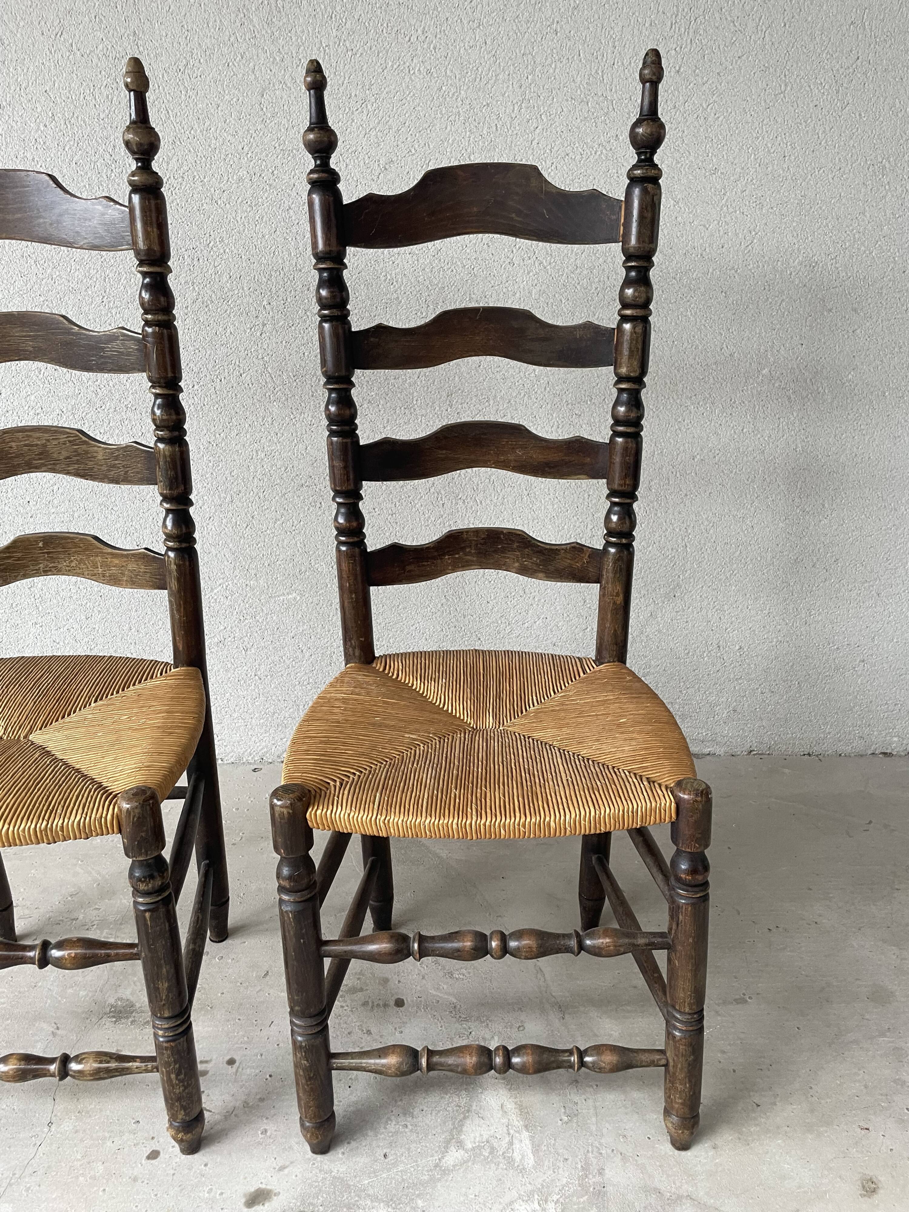 Chaise style campagnard bois massif et paille 1950