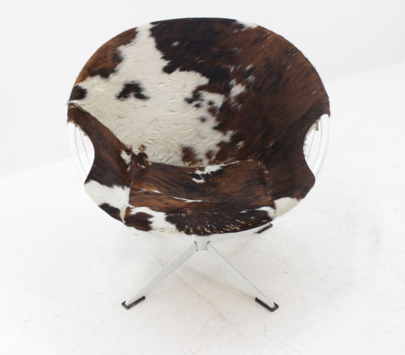 Chaise circle en cuir de vachette de Lusch Erzeugnis 1960s
