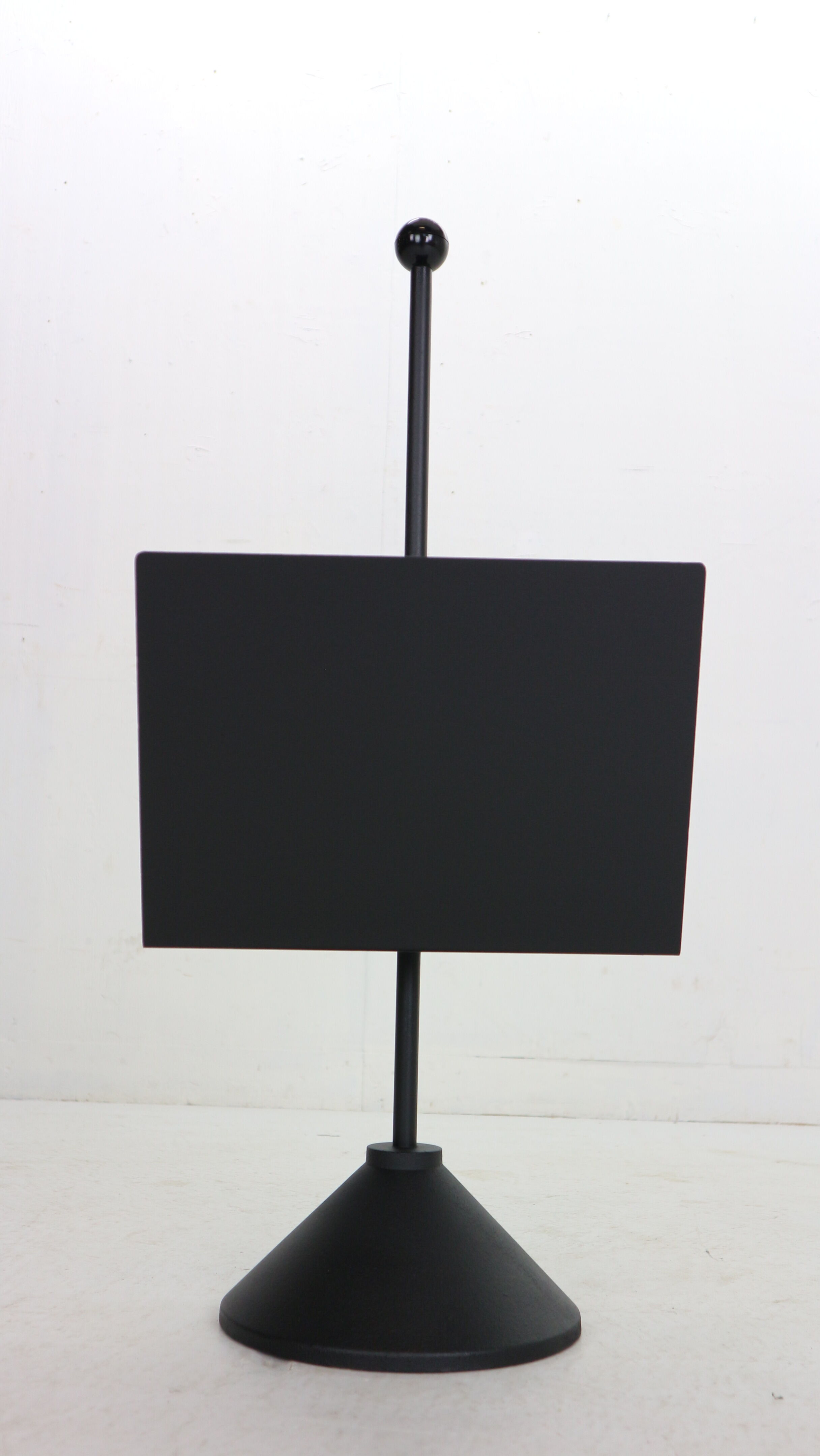 Porada Arredi Black Metal Minimalistic Magazinine Rack, 1980's, Italy