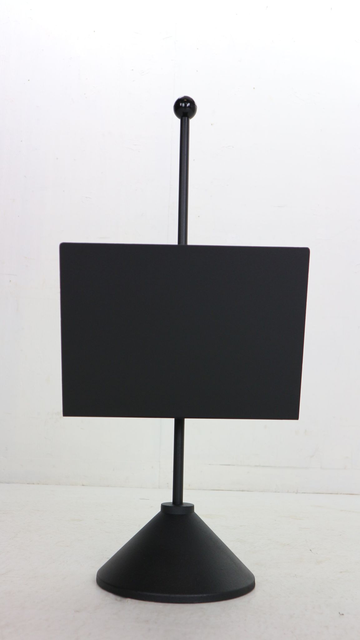 Porada Arredi Black Metal Minimalistic Magazinine Rack, 1980's, Italy
