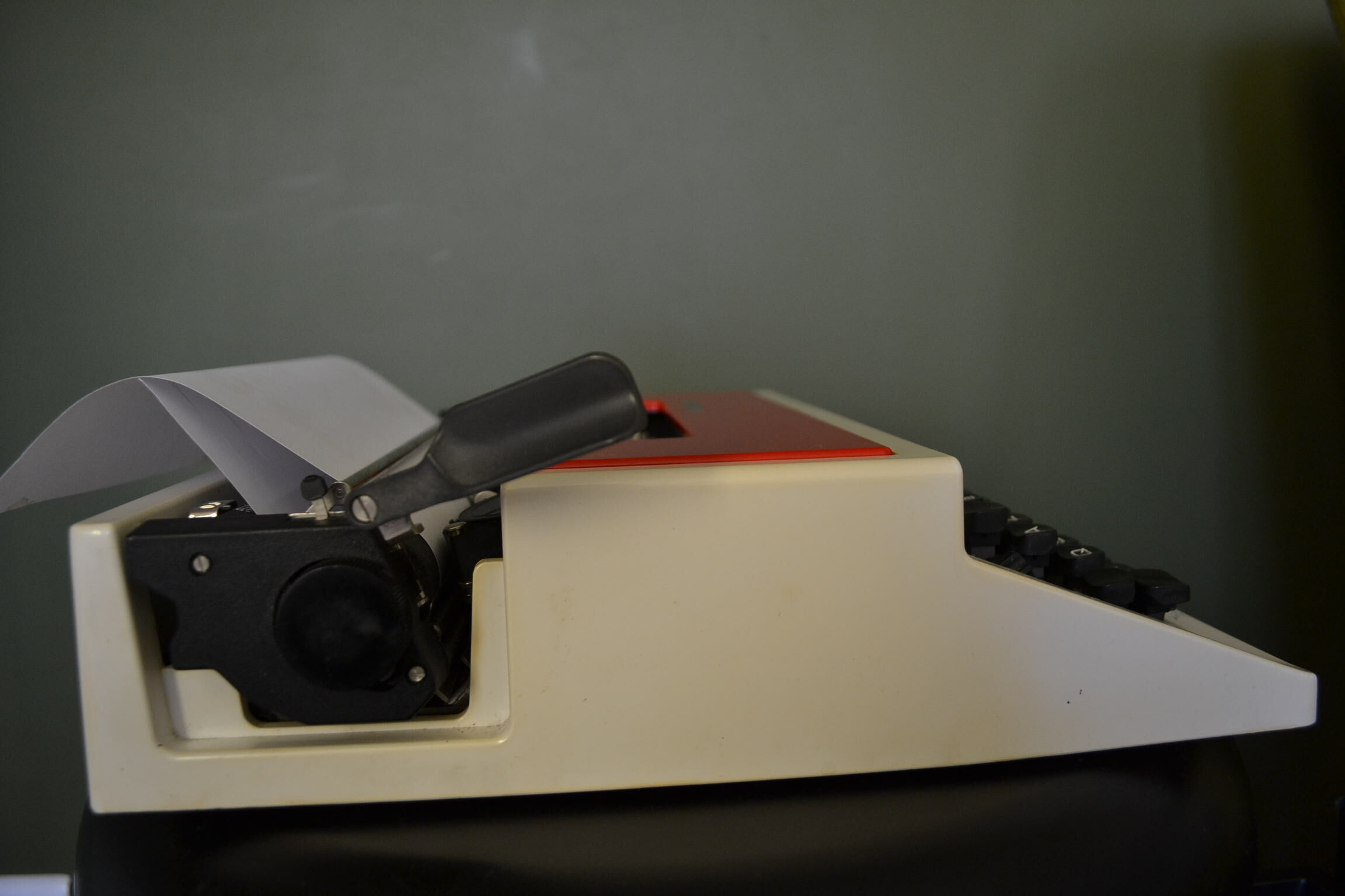 Red and white SVM 315 typewriter