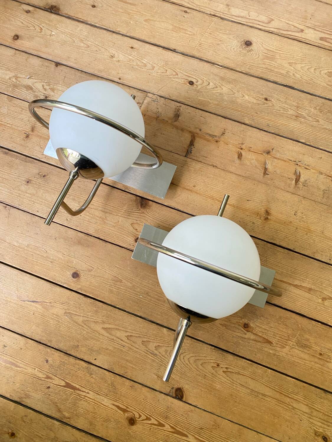 Paire d'appliques globe murale space age vintage 1970