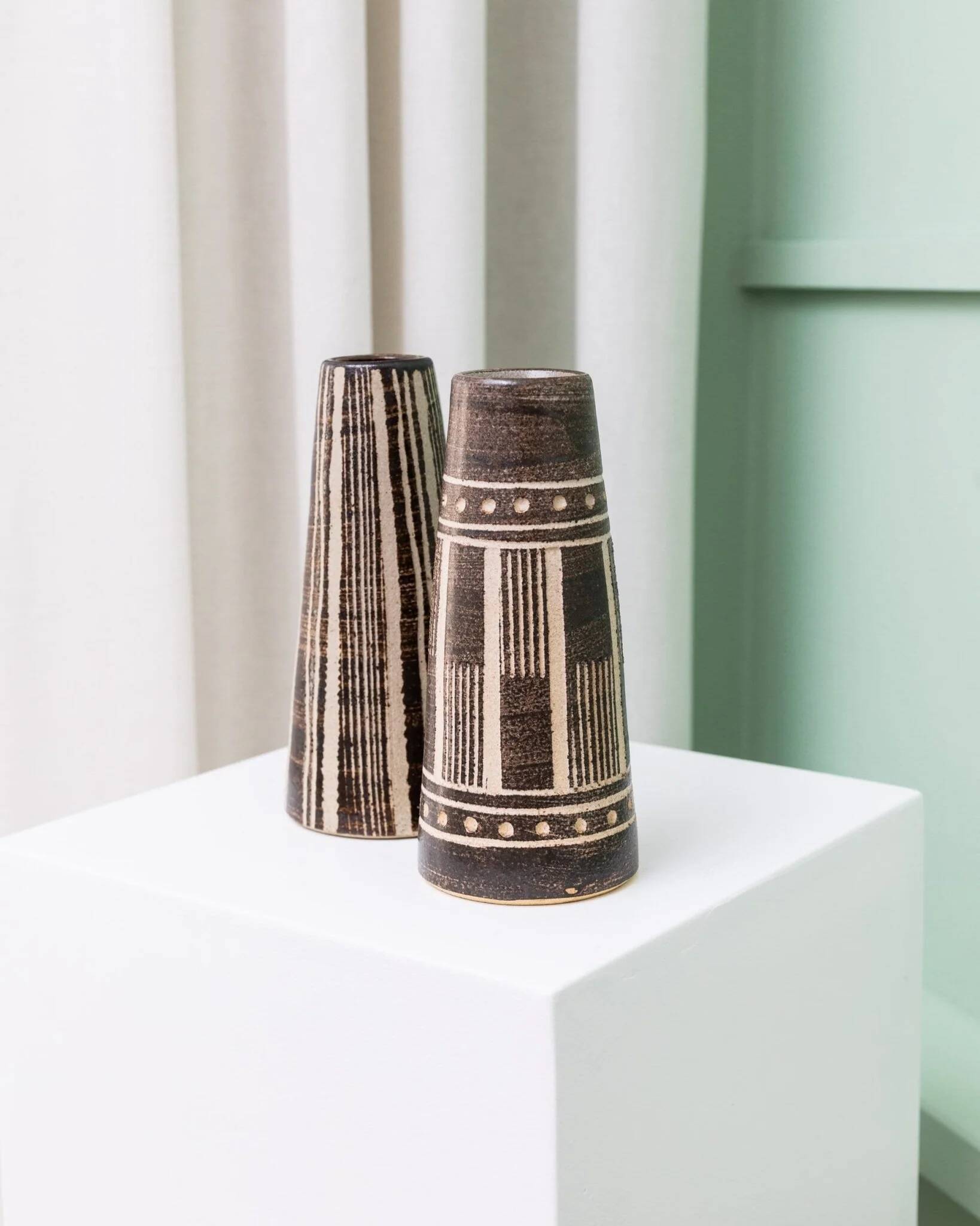 Vintage VEB Coswig GDR Ceramic Vase Marron with Beige Ritzdekor, 1970s