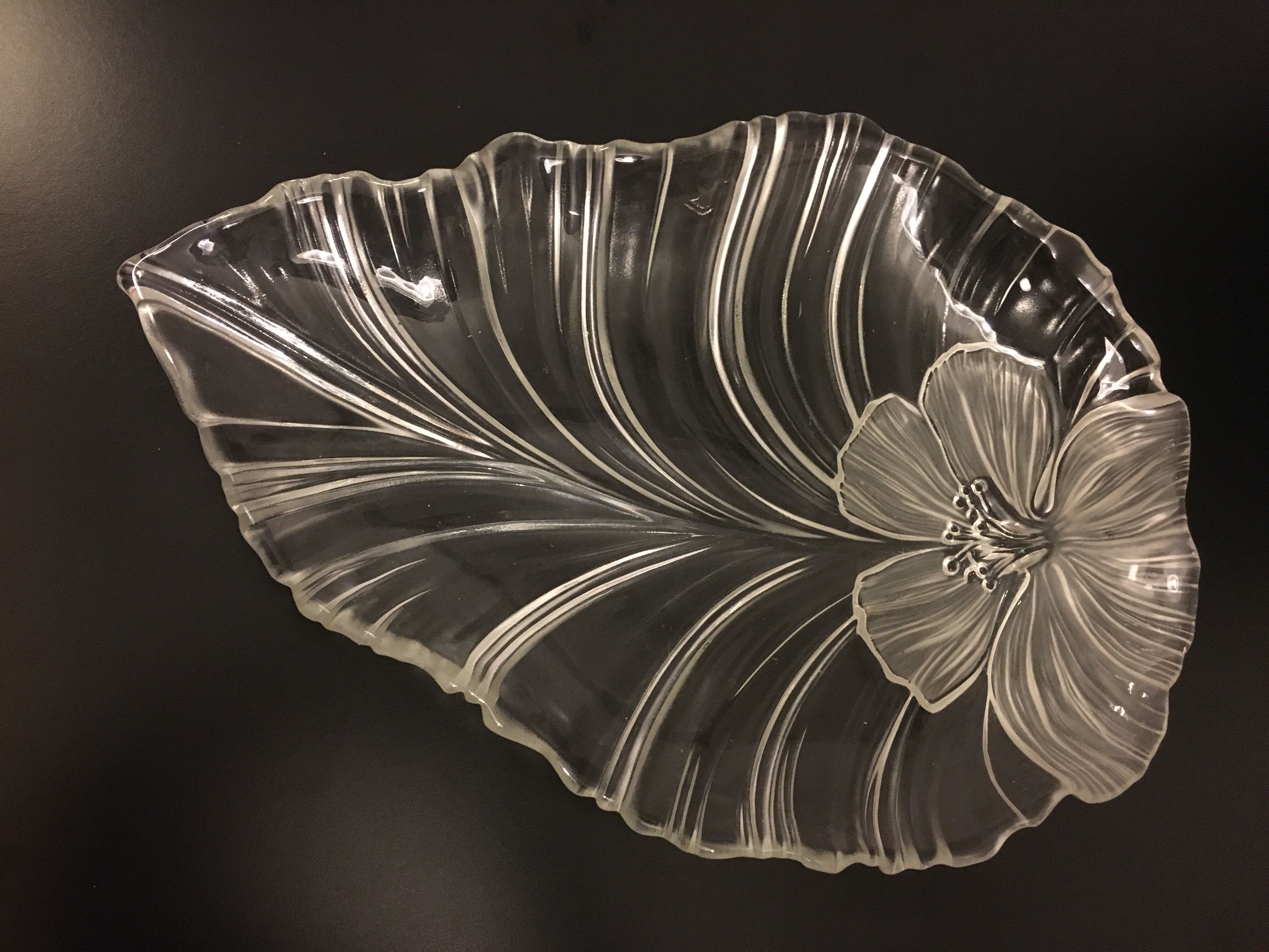 Flower pattern glass dish