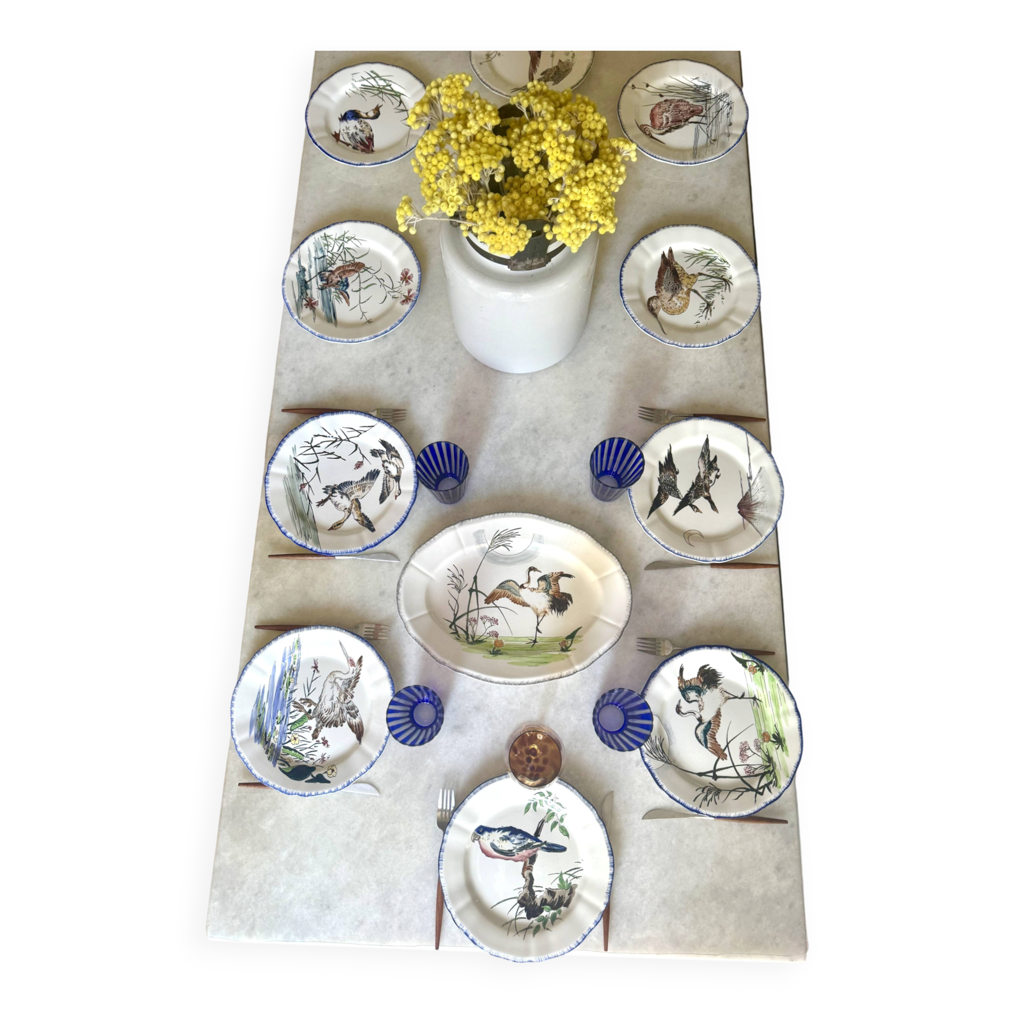 Service de table assiettes et plats Gien modèle grands oiseaux