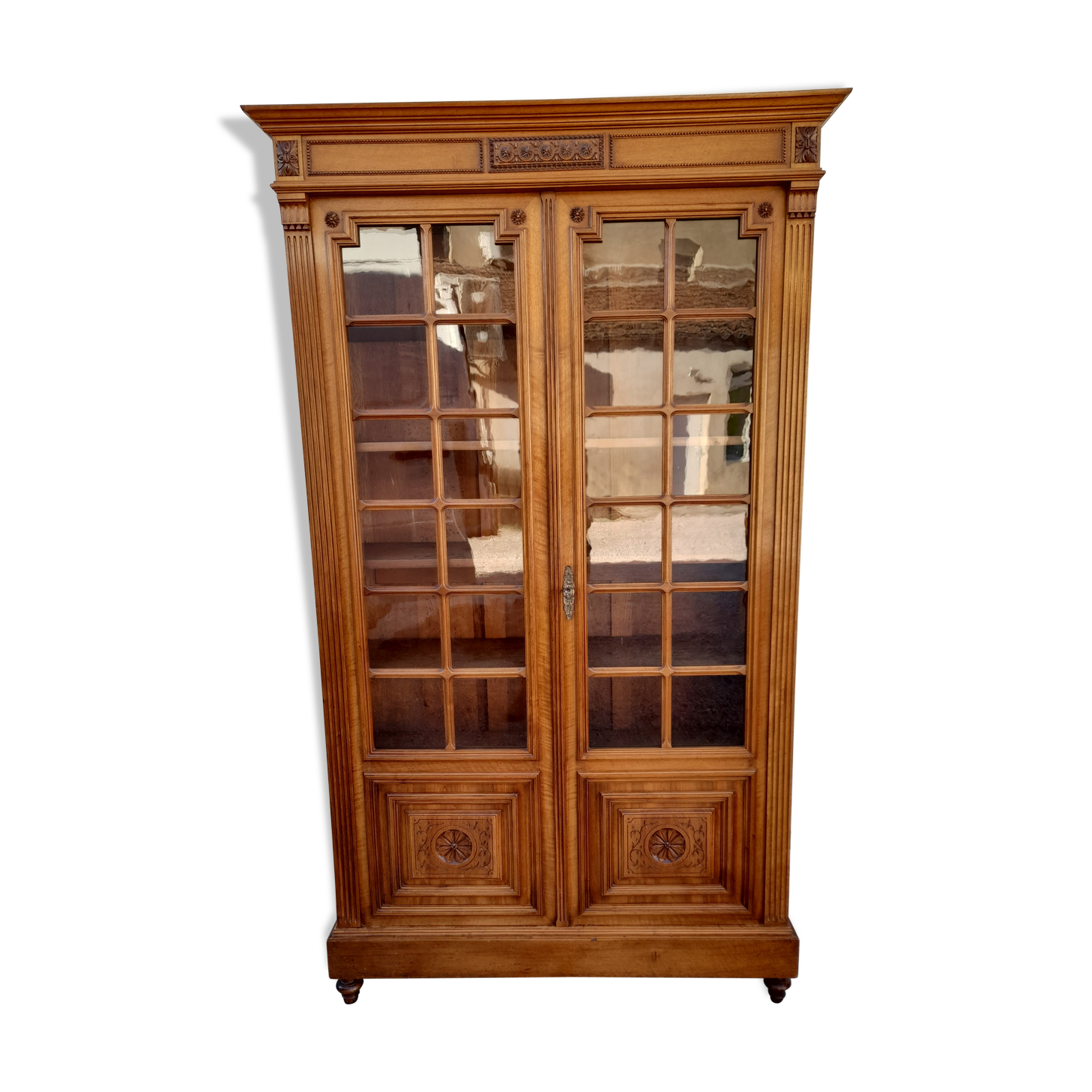 Roman showcase Henri II era 1900