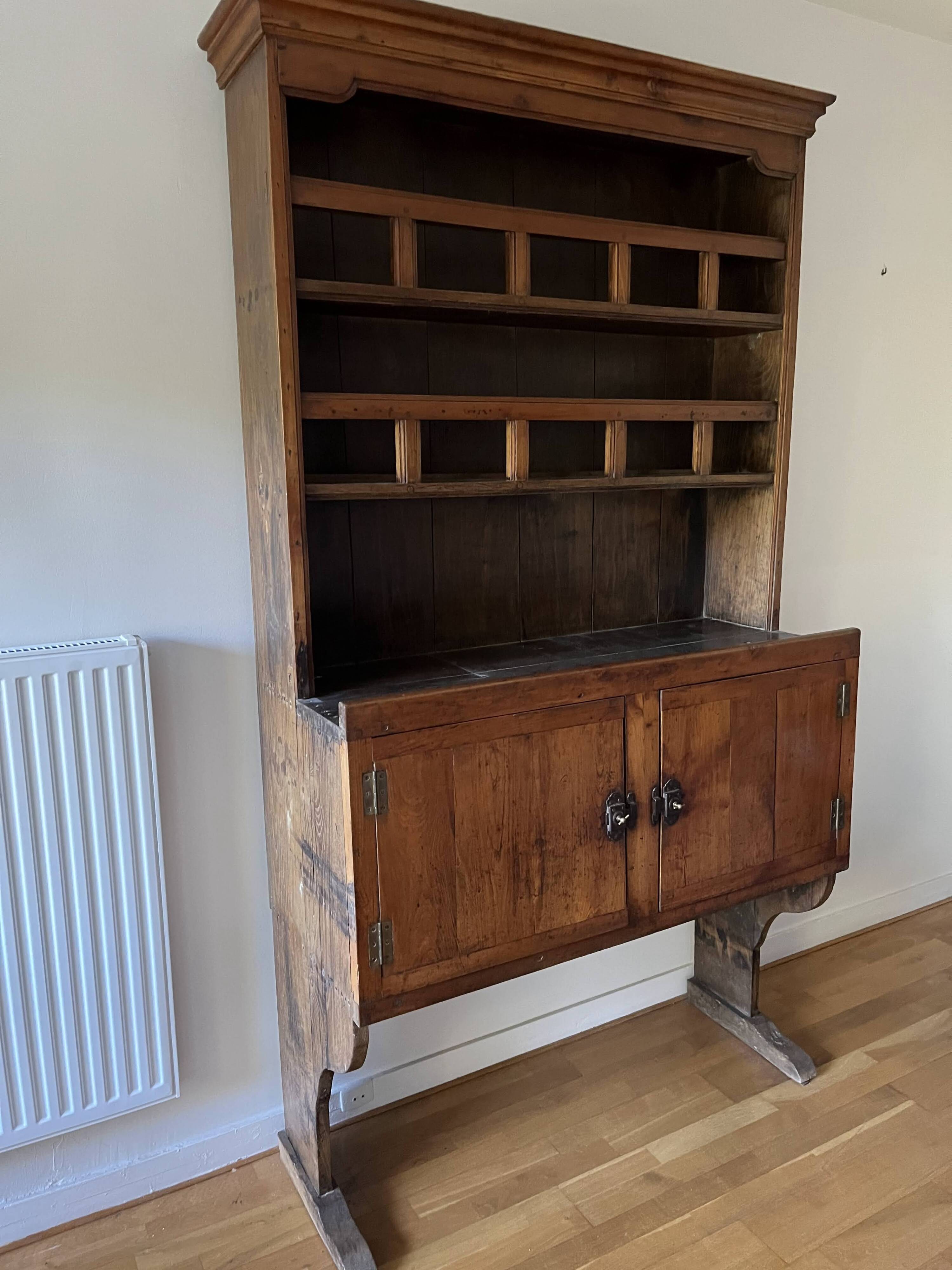 Béarnese cupboard