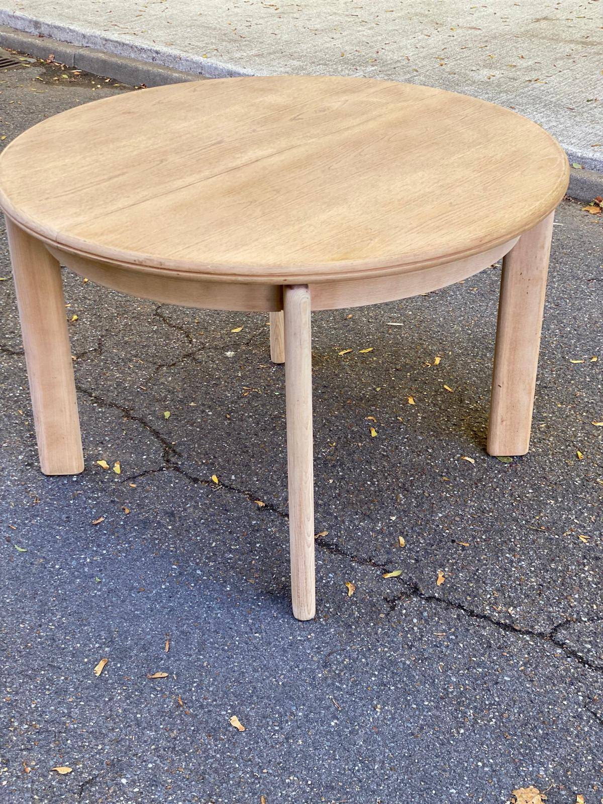 Scandinavian round extendable dining table stripped in oak 1980