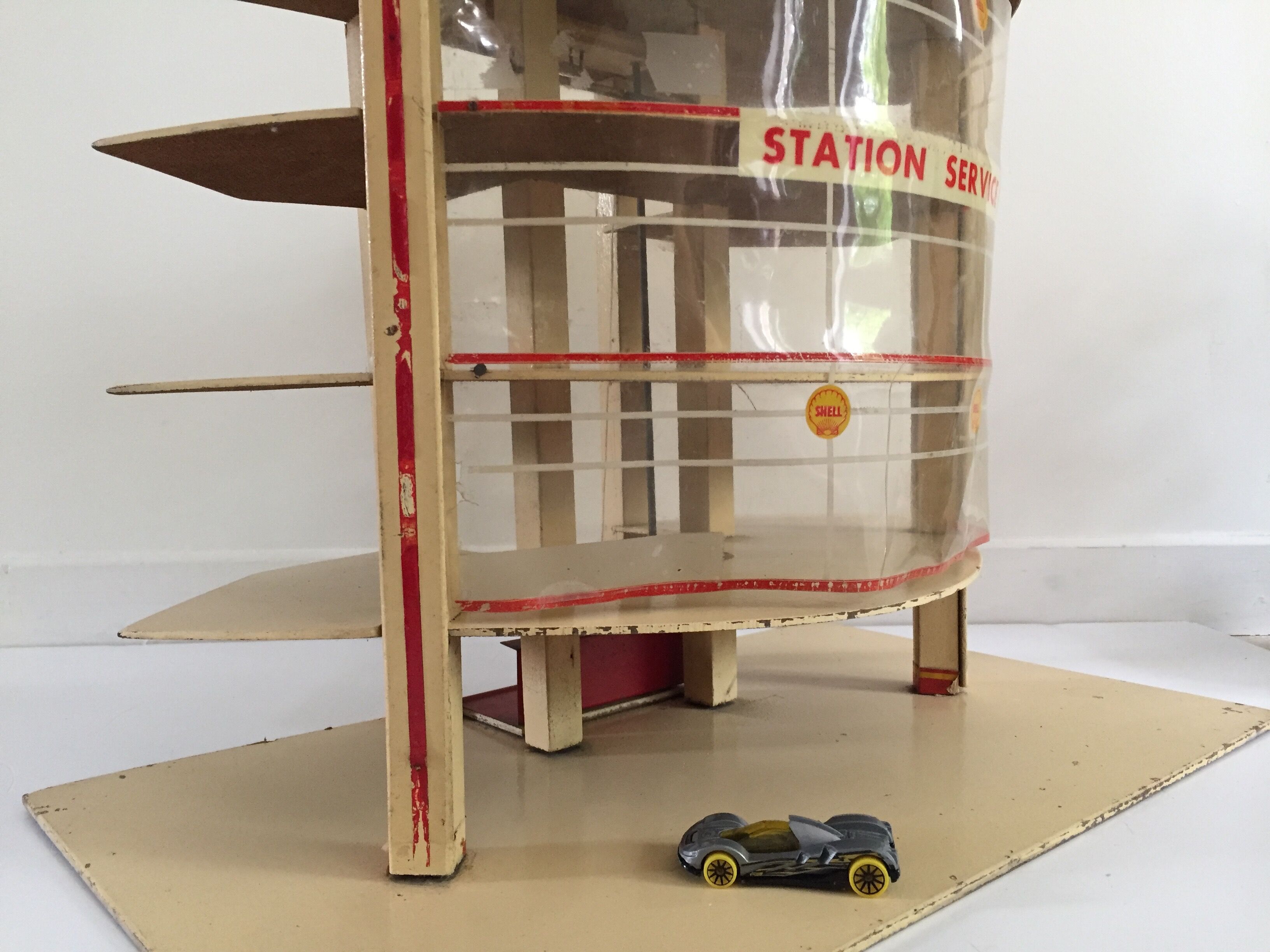 Garage vintage jouet car