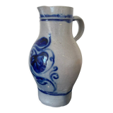 Grey pitcher and bleur in Alsace sandstone