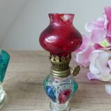 Lot de deux anciennes lampes en verre coloré à huile hong kong