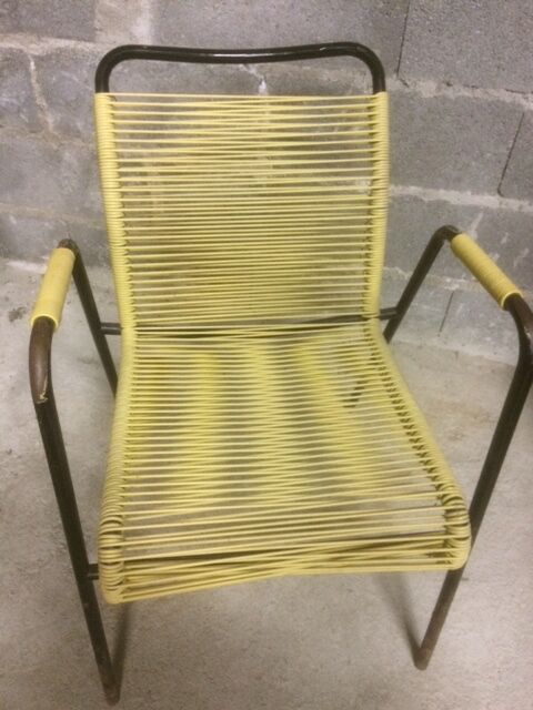 Yellow scoubidou chair