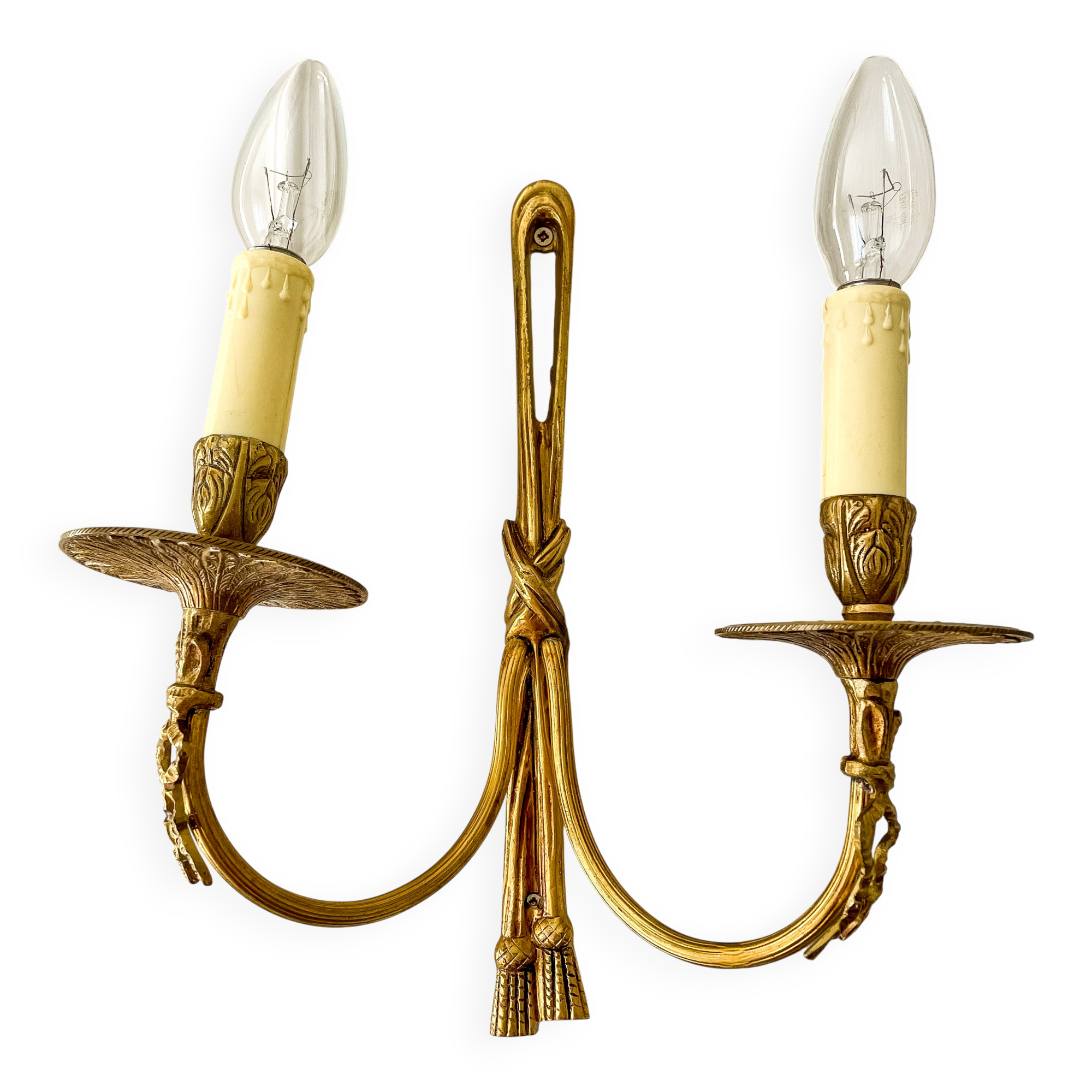 Wall light in solid brass in Empire / Neoclassical style.