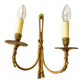 Wall light in solid brass in Empire / Neoclassical style.