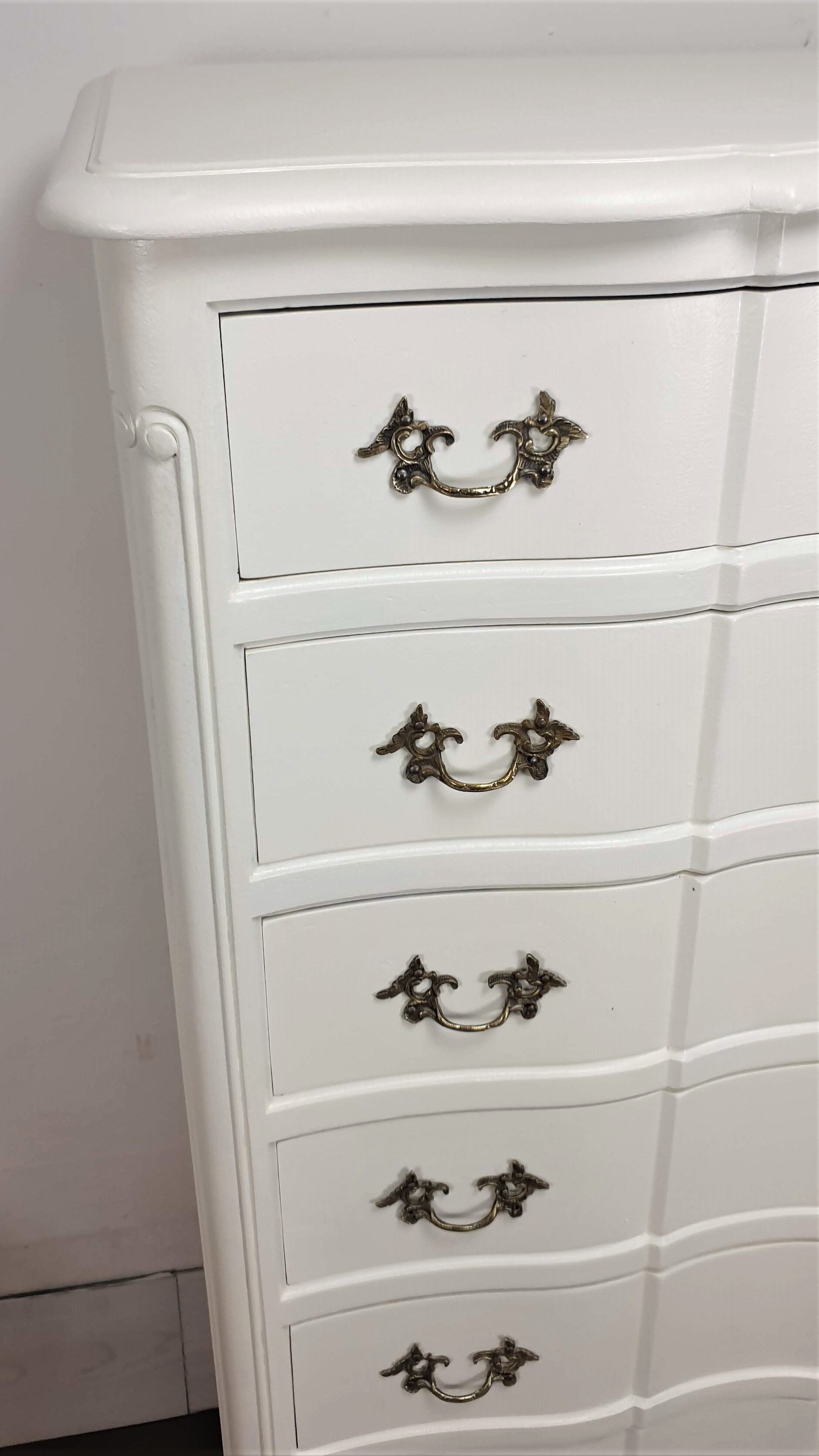 Louis xv-style cream white rag maker