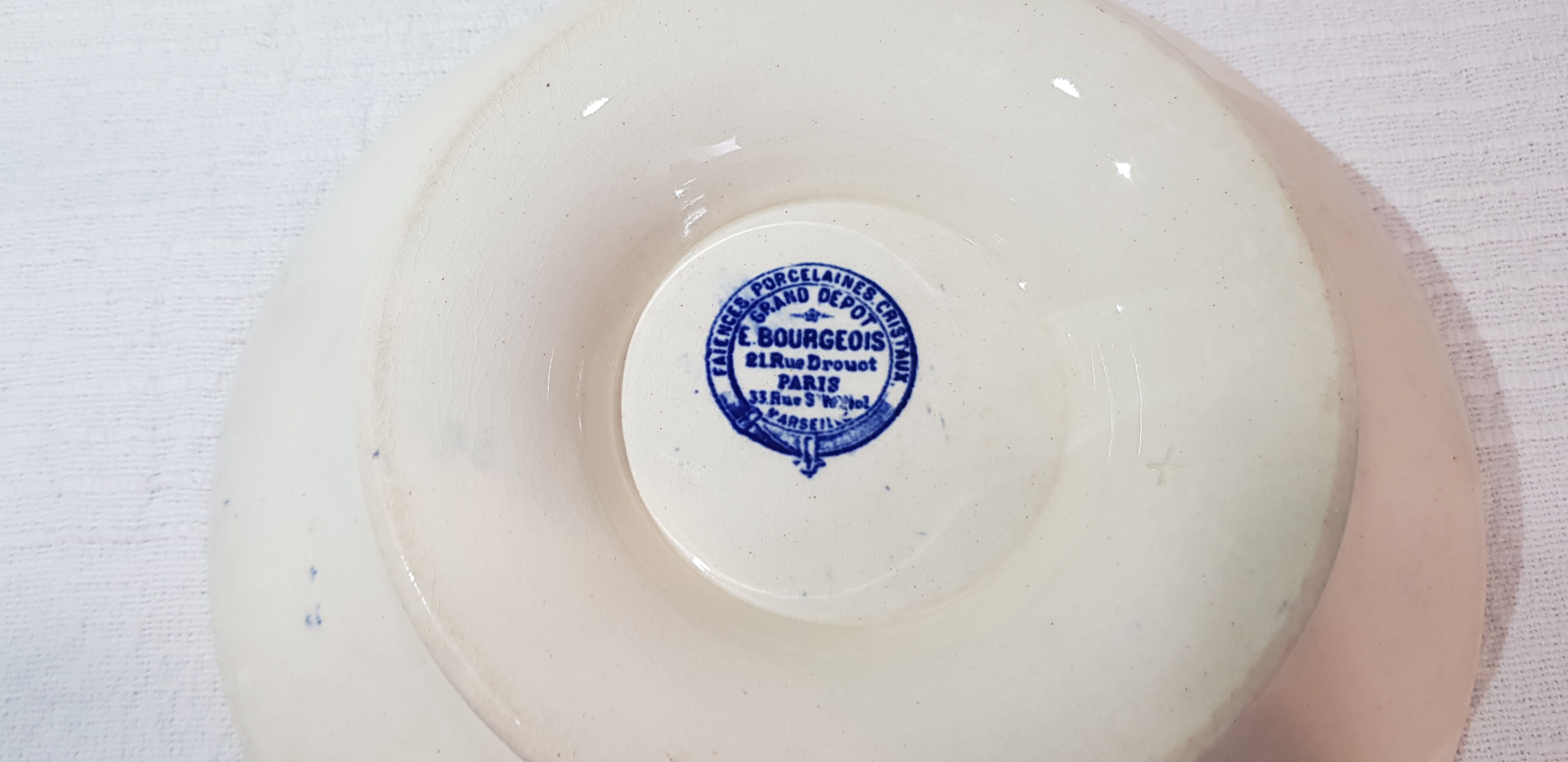 Compotier or cake display in earthenware by E. Bourgeois, iron earth. Cake stand.