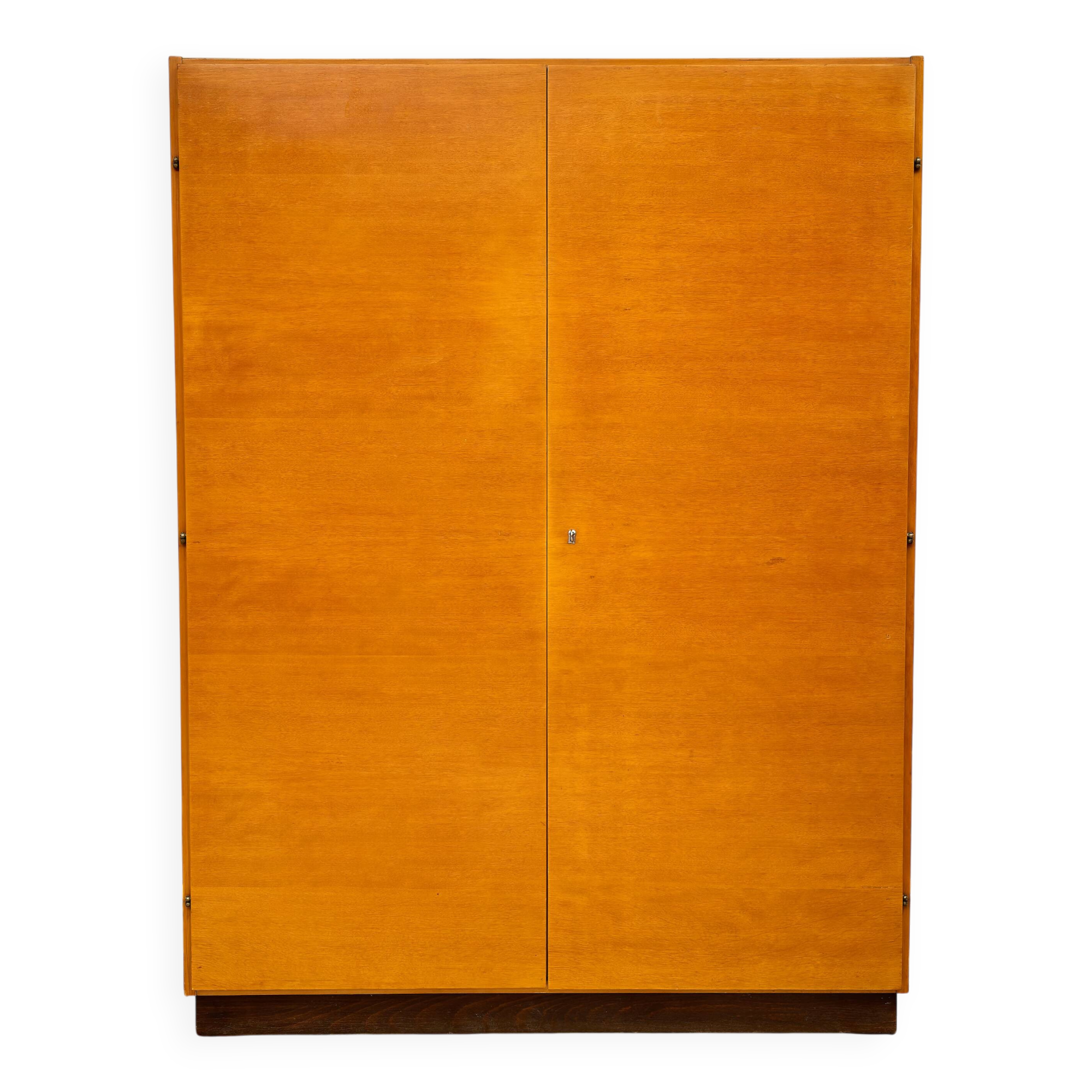 Armoire à deux portes conçue par Mojmír Požár, Tchécoslovaquie, années 1960.