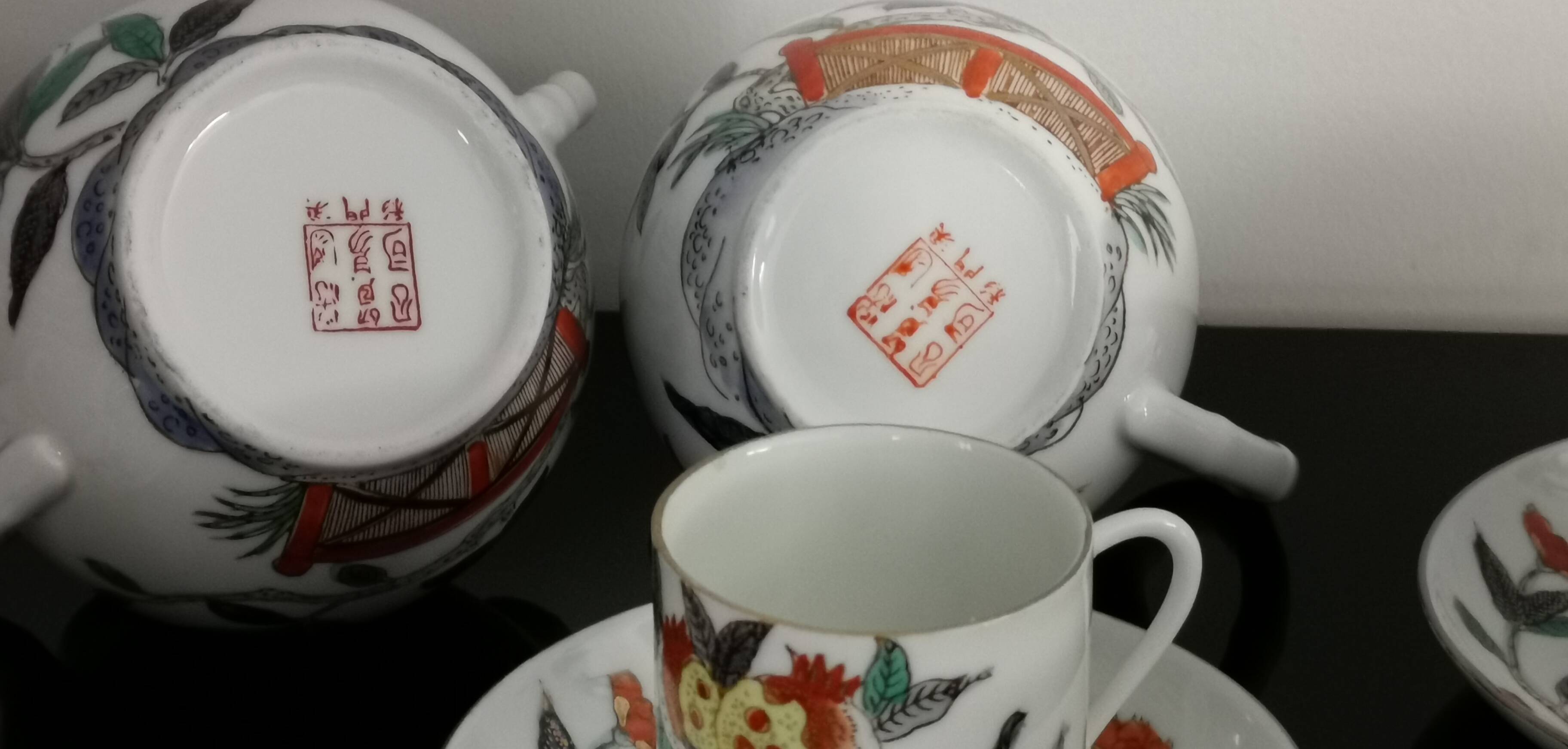 Set of 6 porcelain cups, 6 saucers, teapot and milk jug