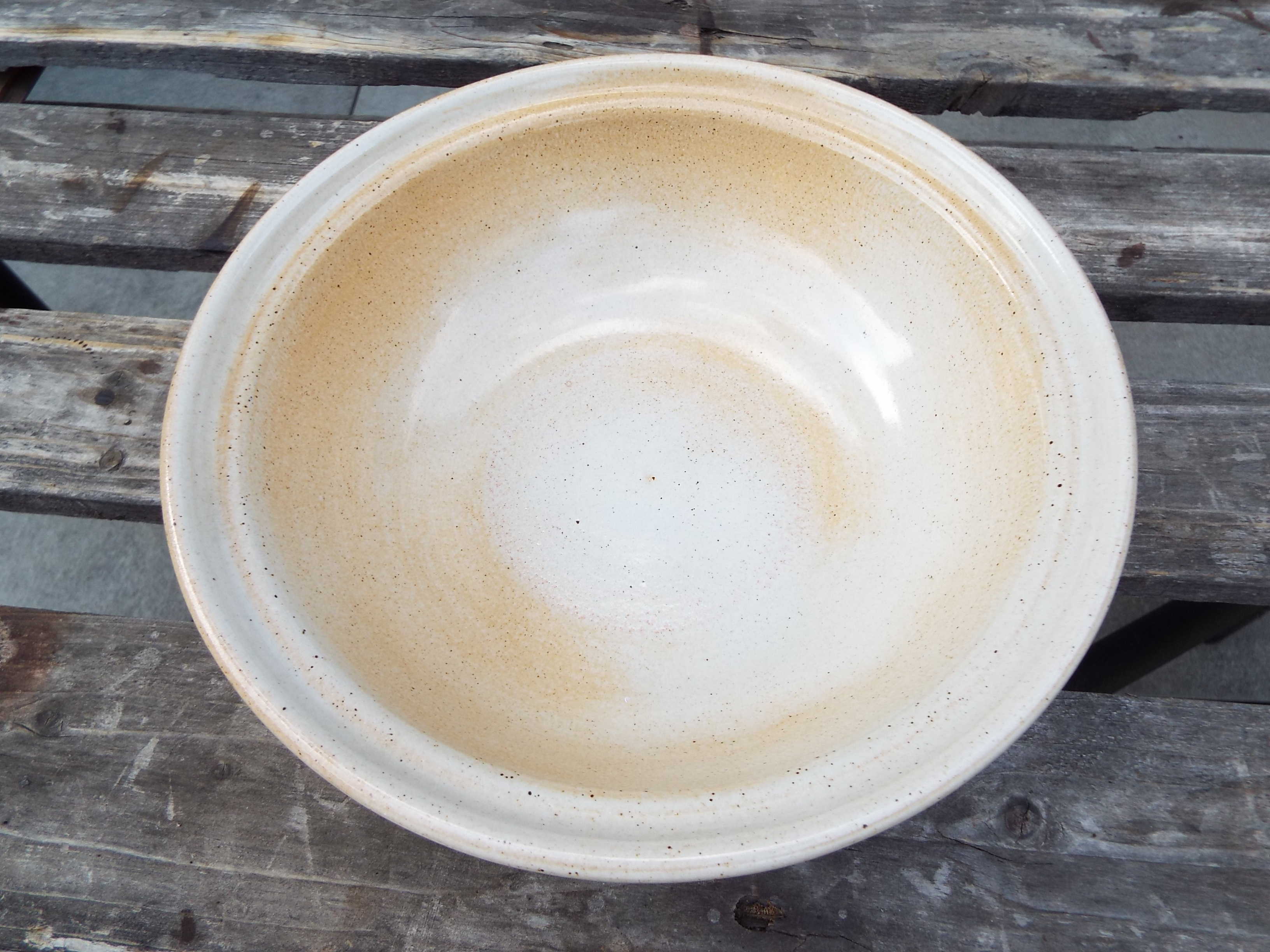 Hollow round dish Gres du Marais