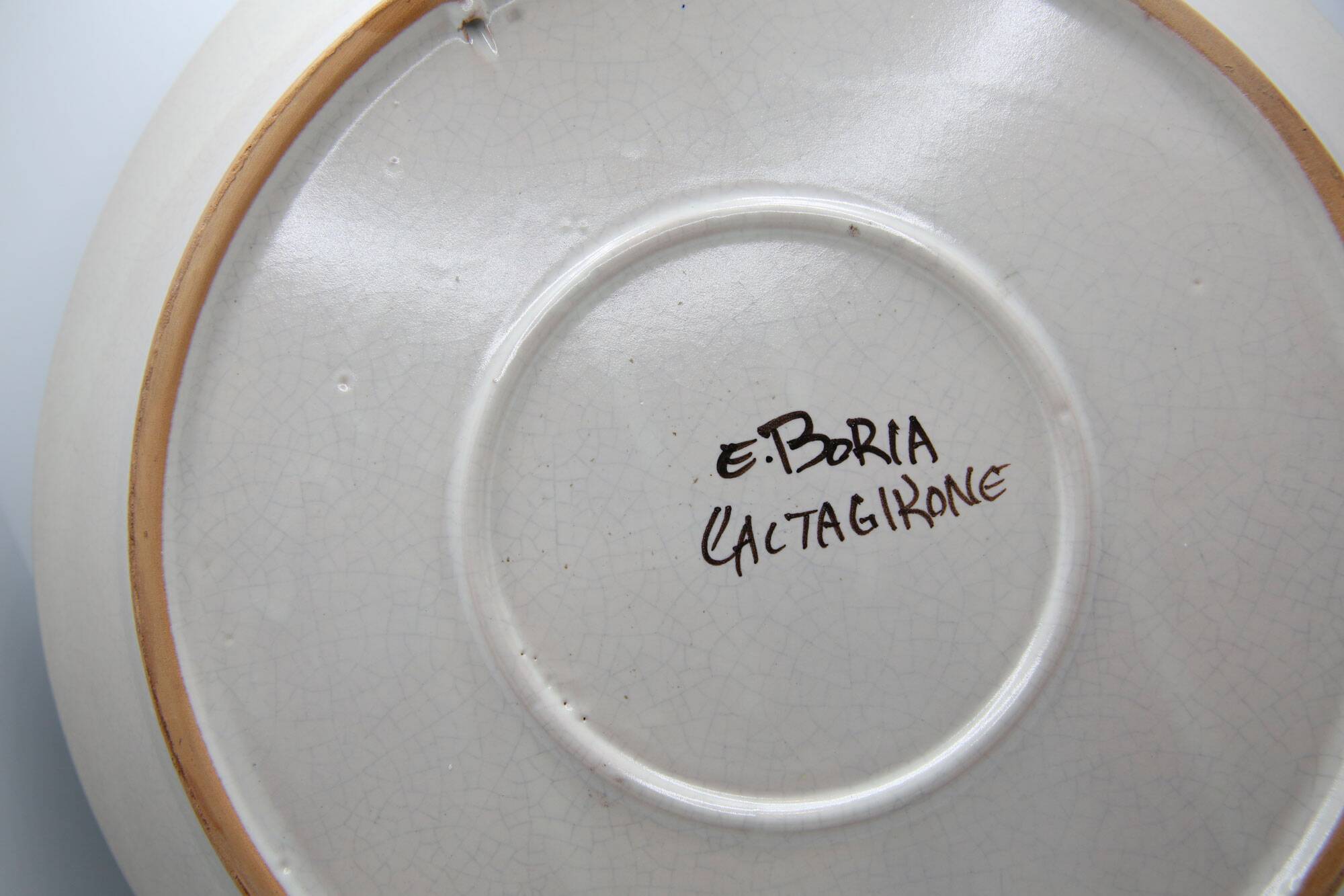 XXL artisanal ceramic dish by Ernesto Boria in Caltagirone, Sicily