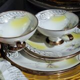 2 x breakfast set for one person (cup + saucer + small plate)