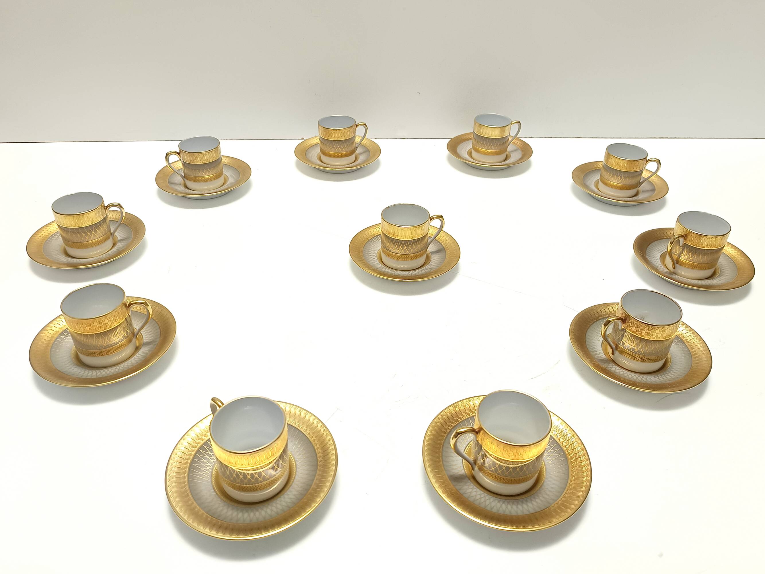 Set of Eleven Porcelain and Pure Gold Coffee Cups by Hutschenreuther, Germa