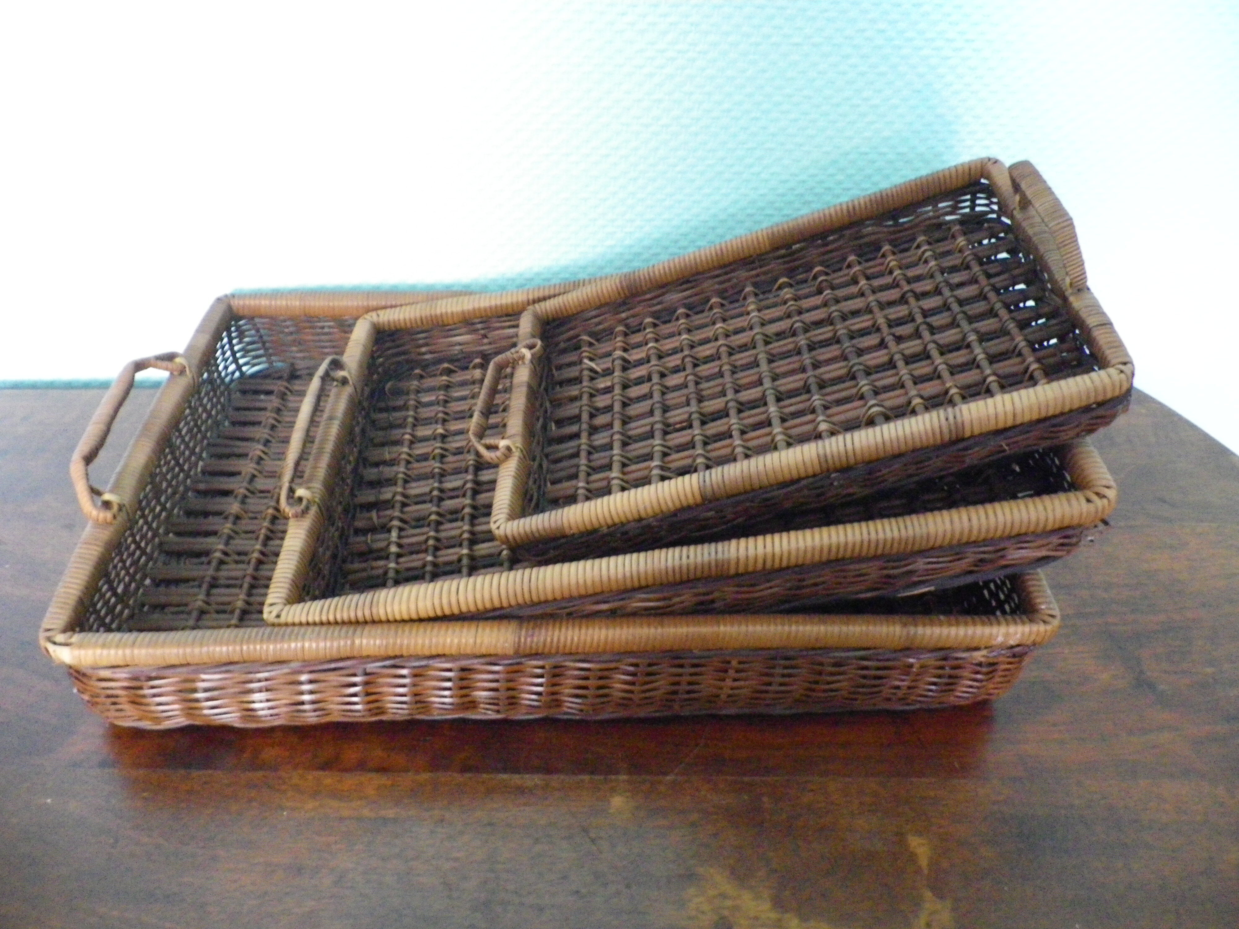Lot of 3 servants, braided wicker trays