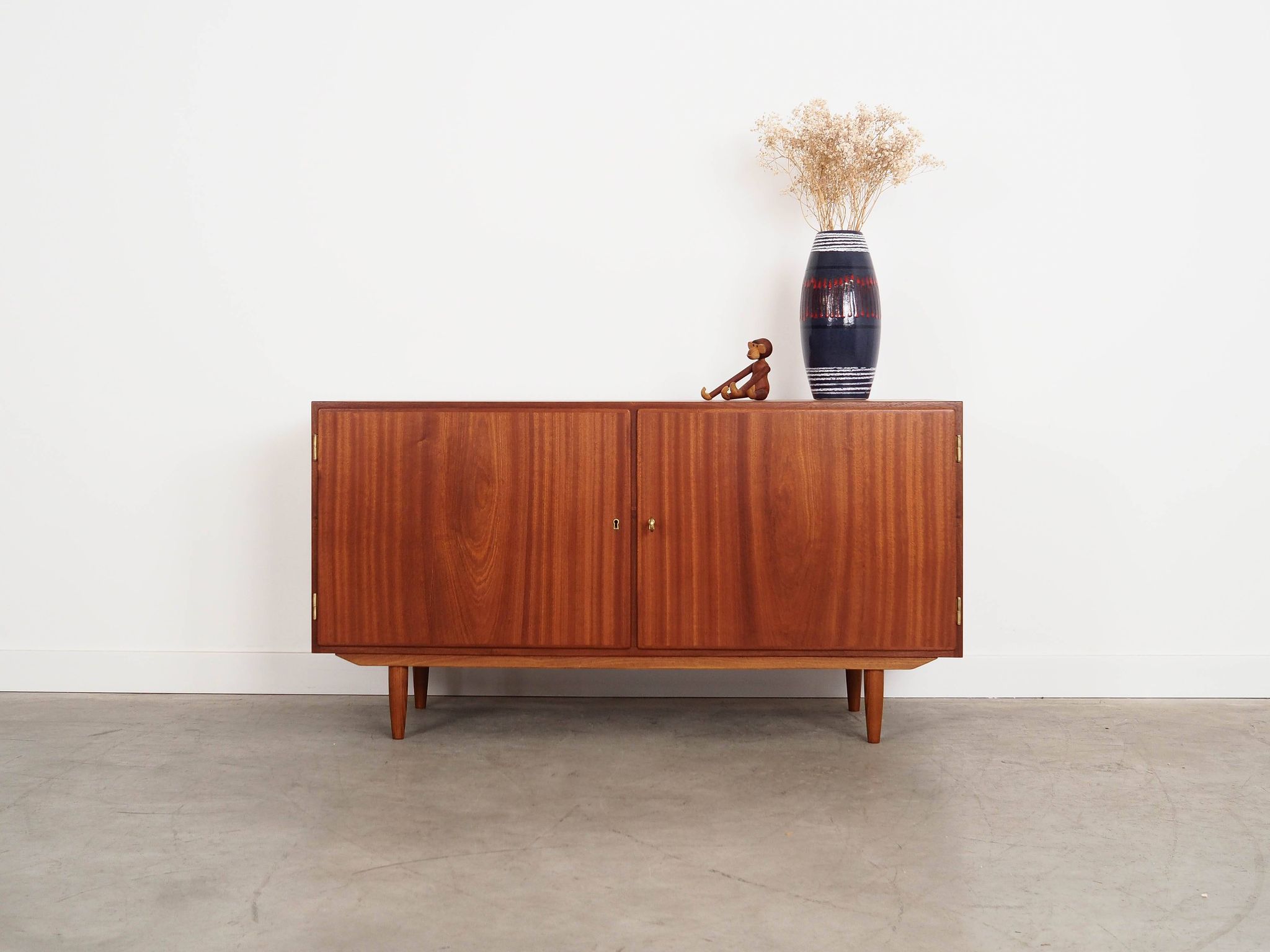 Mahogany cabinet, Danish design, 1970s, designer: Carlo Jensen, made in.