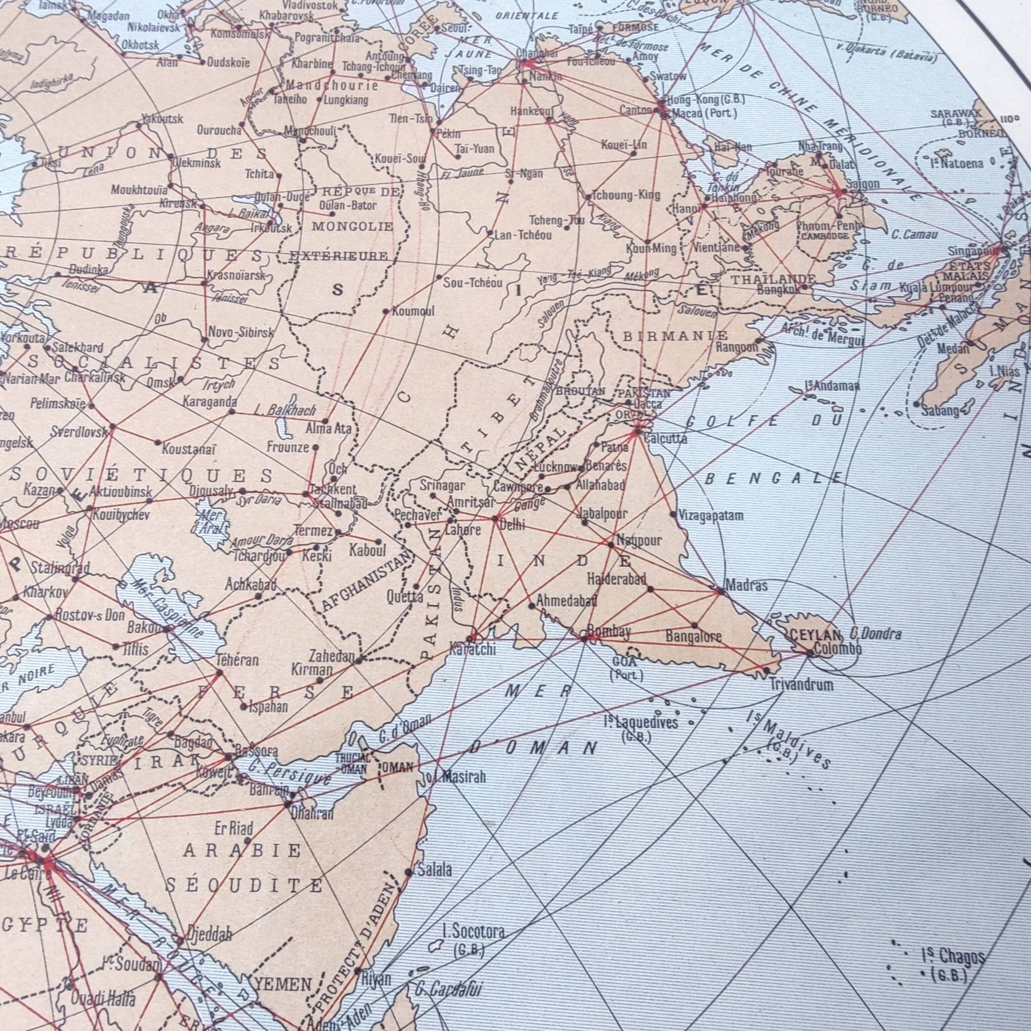 World map, planisphere, vintage air and sea routes from 1950.