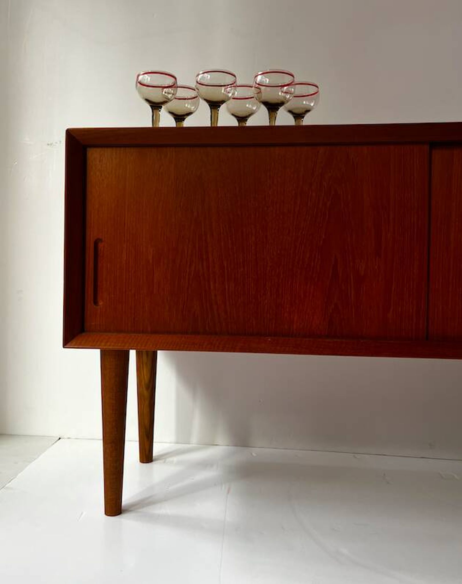 Meuble buffet bas scandinave en teck