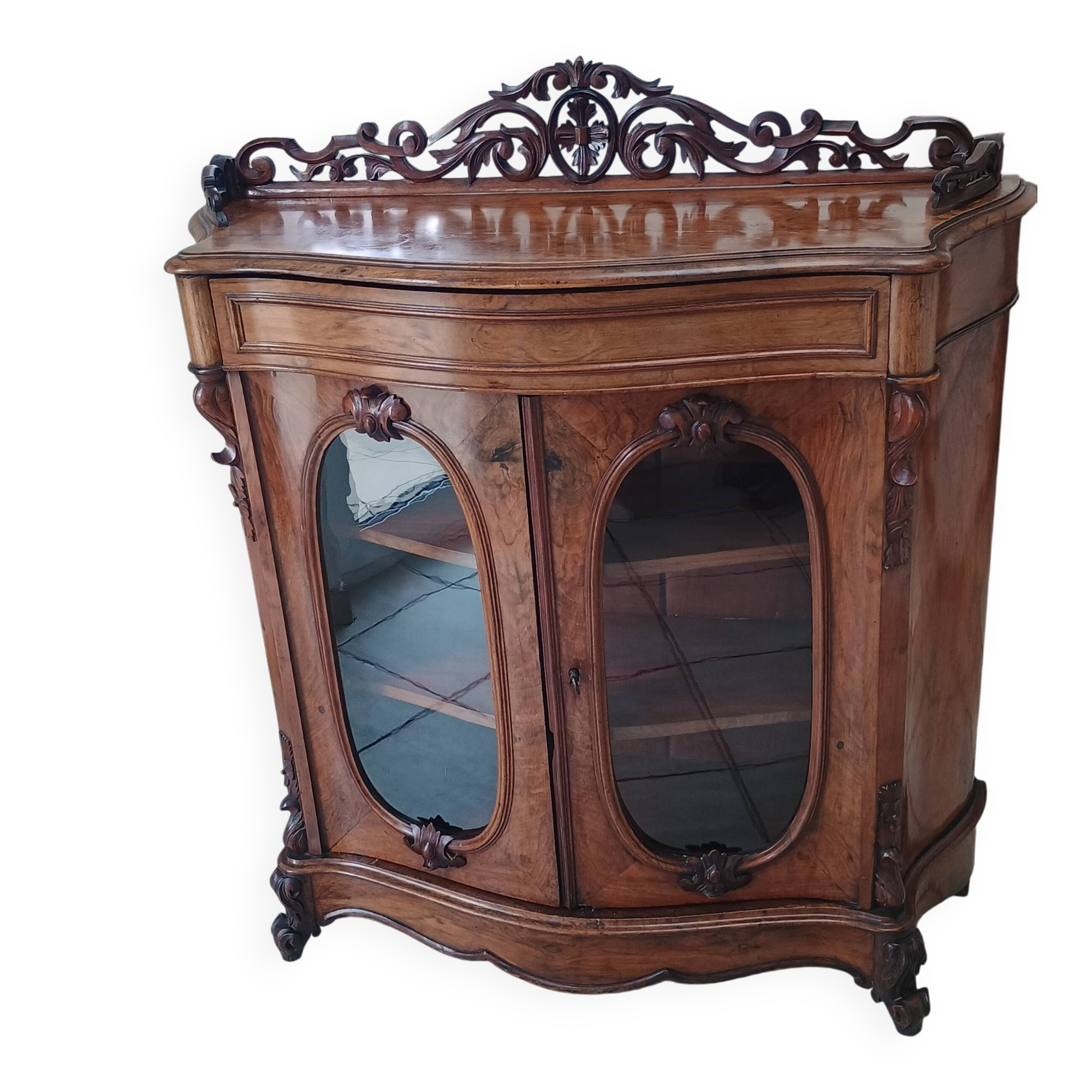 	Support furniture in walnut burl veneer, Napoleon III style or late 19th century.