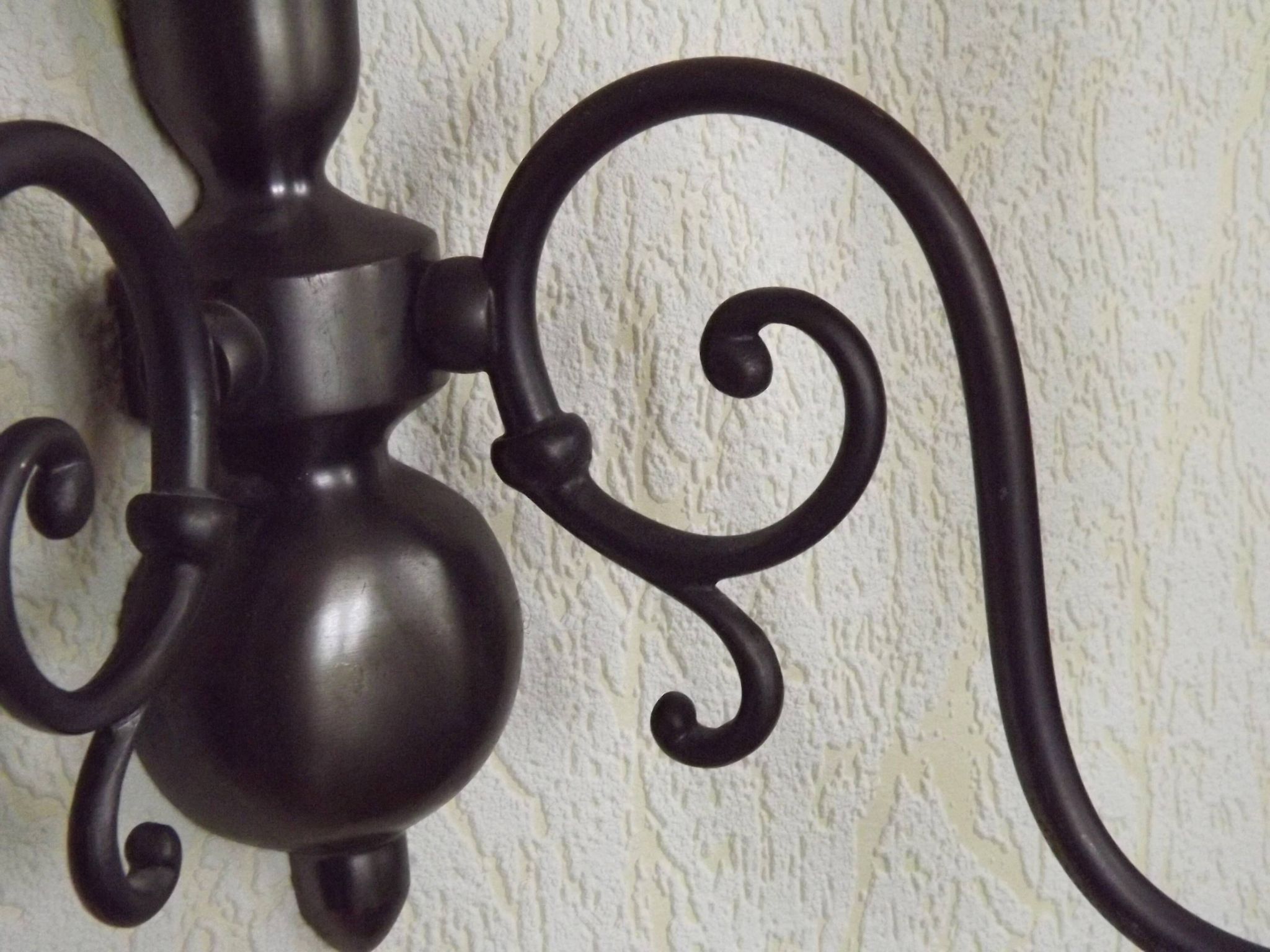 Pair of double Flemish style wall sconces in French silver from the period, with red drops 51.