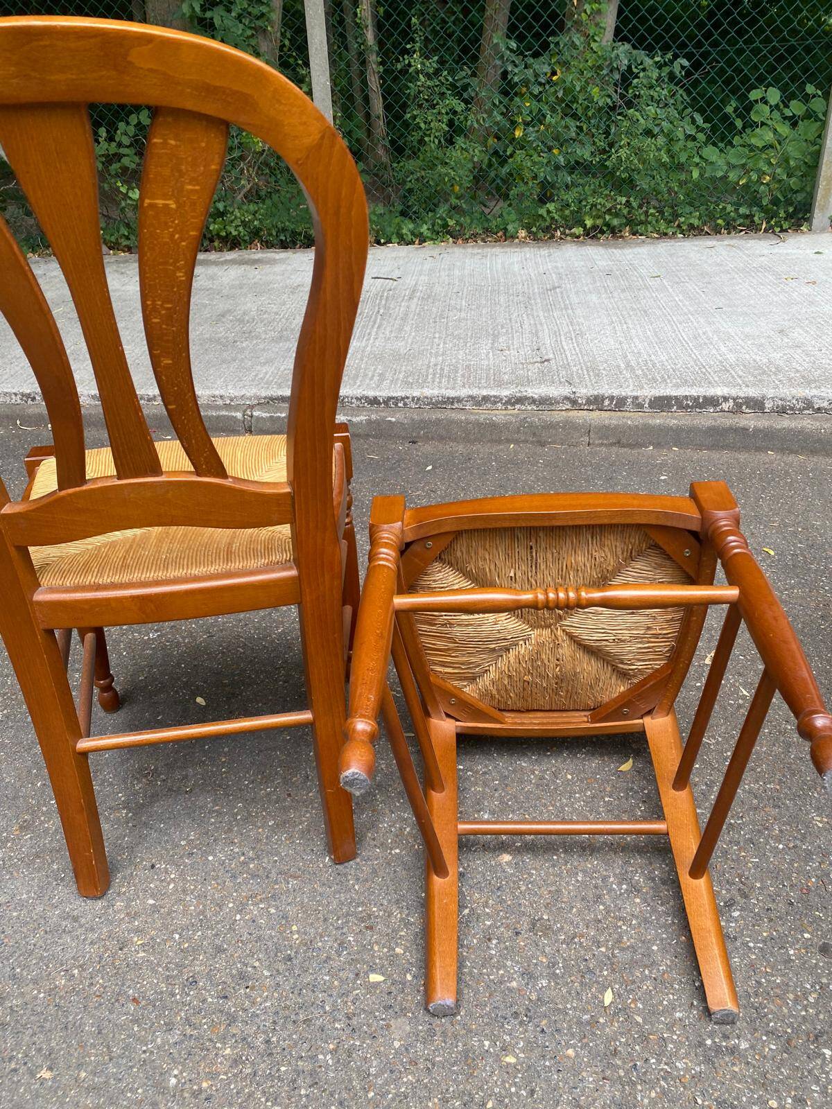 6 country-style chairs in solid cherry wood with rush seats from the 1990s.